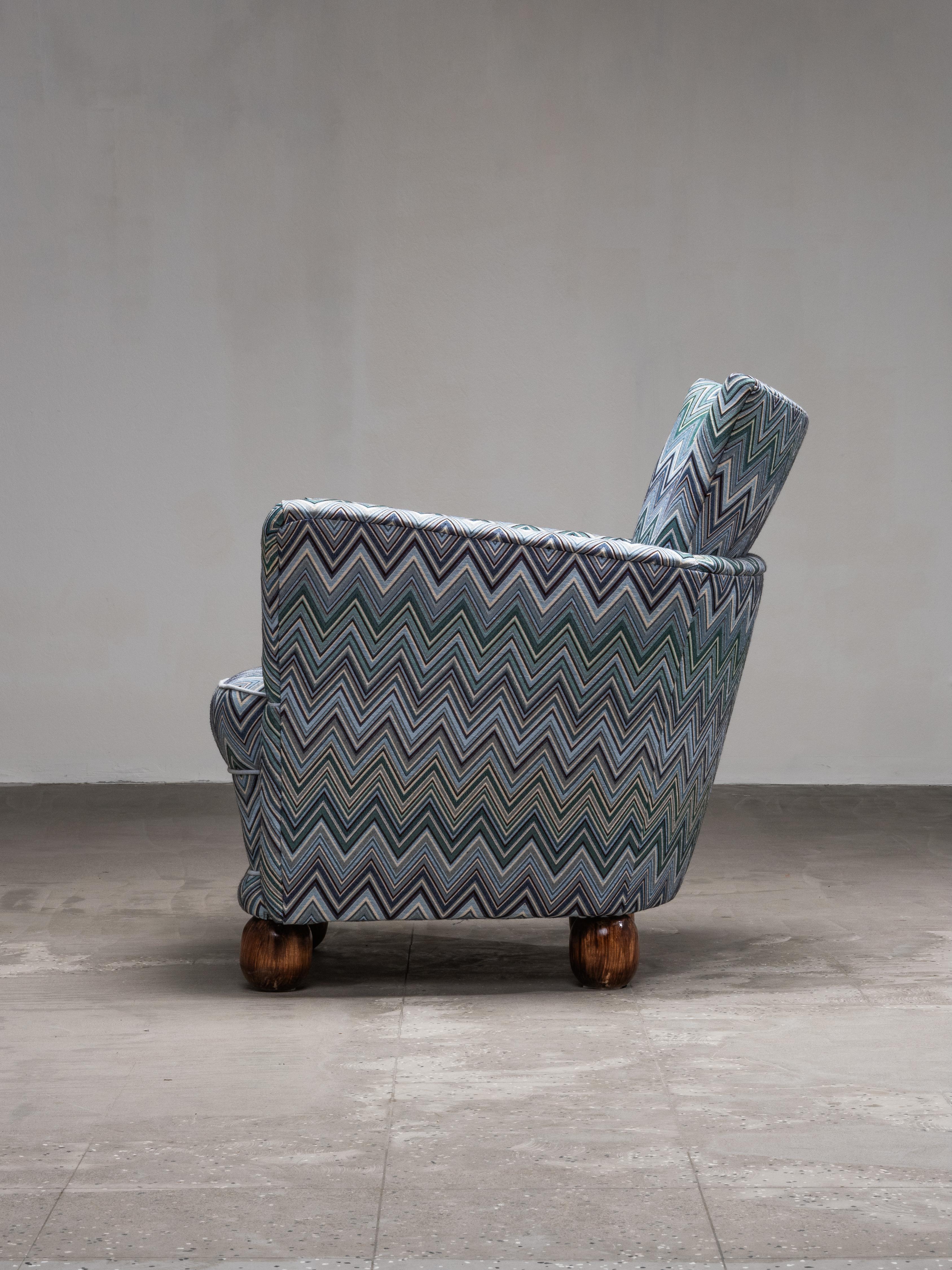 Fauteuil club art déco finlandais des années 1940 avec tissu à motifs de chevrons en vente 4
