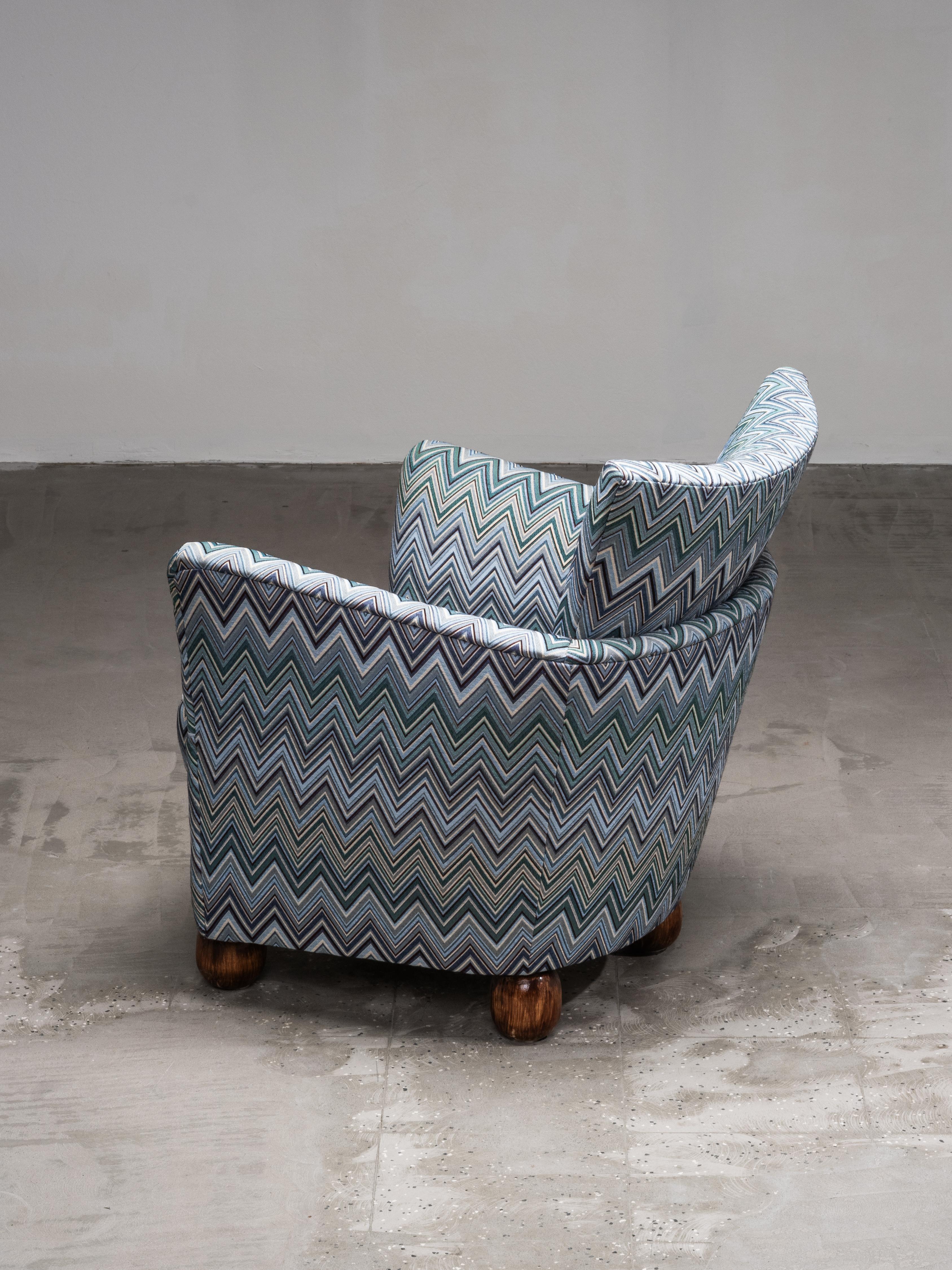 Fauteuil club art déco finlandais des années 1940 avec tissu à motifs de chevrons en vente 5