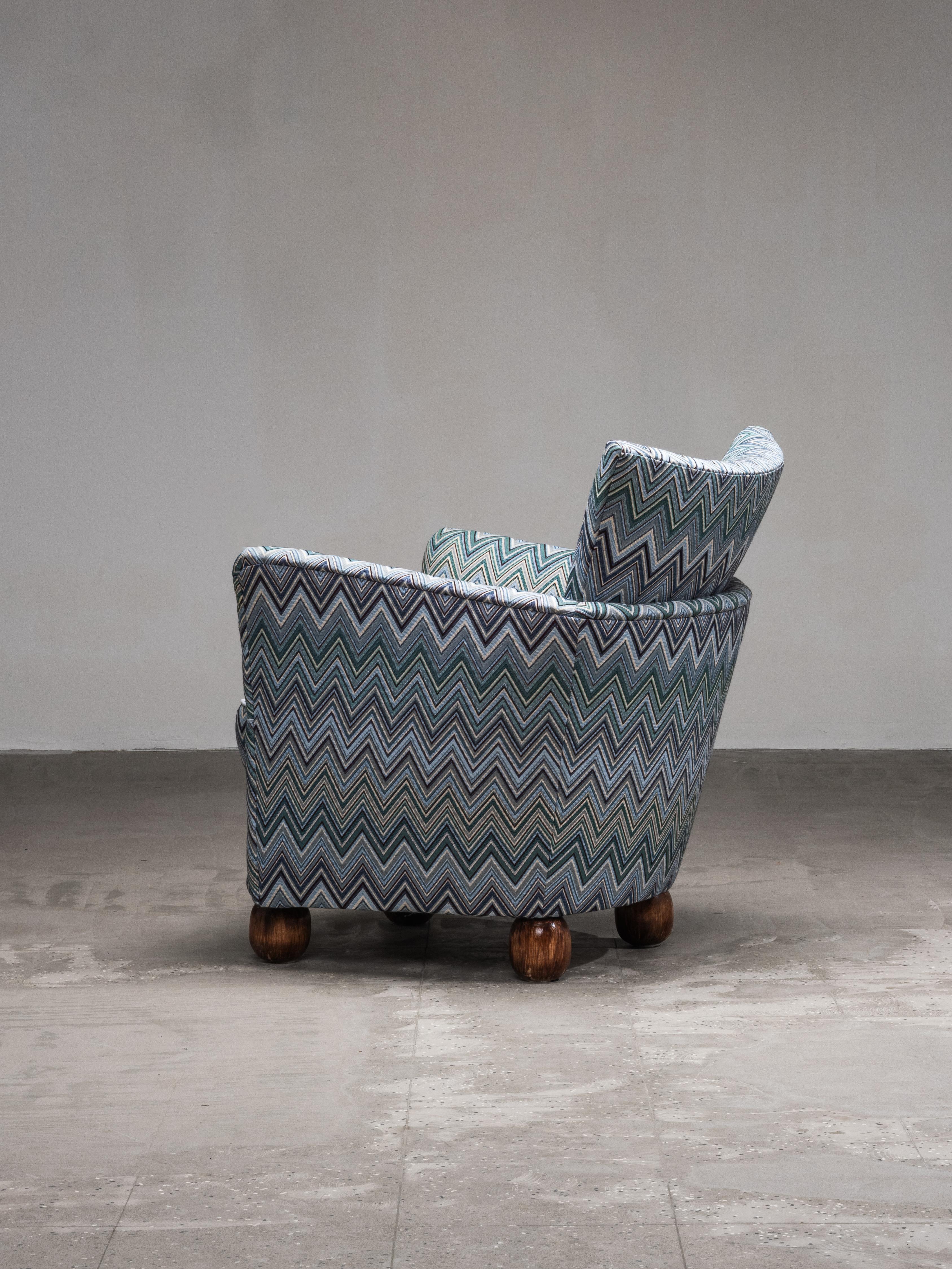 Fauteuil club art déco finlandais des années 1940 avec tissu à motifs de chevrons en vente 6