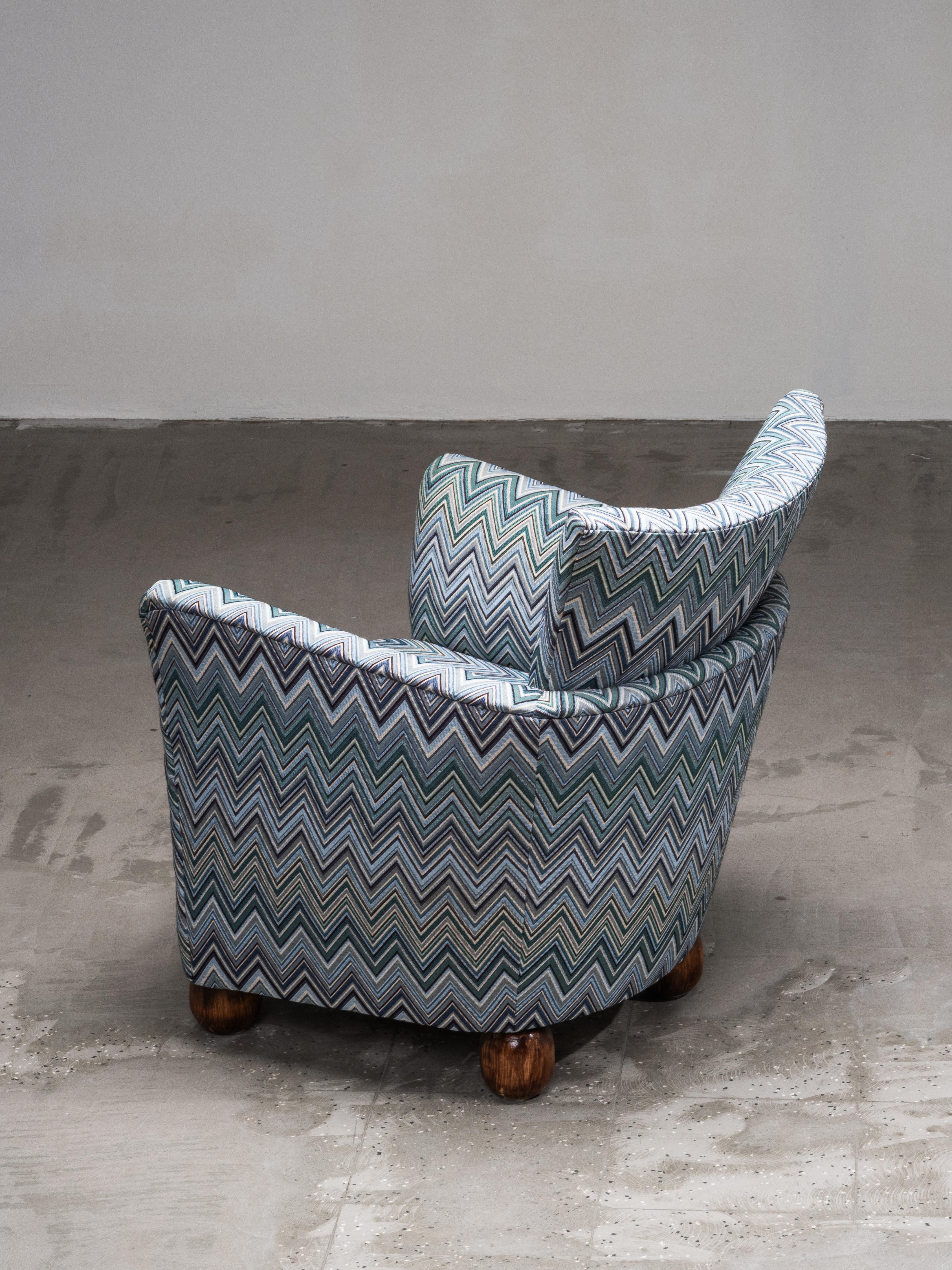 Fauteuil club art déco finlandais des années 1940 avec tissu à motifs de chevrons en vente 7