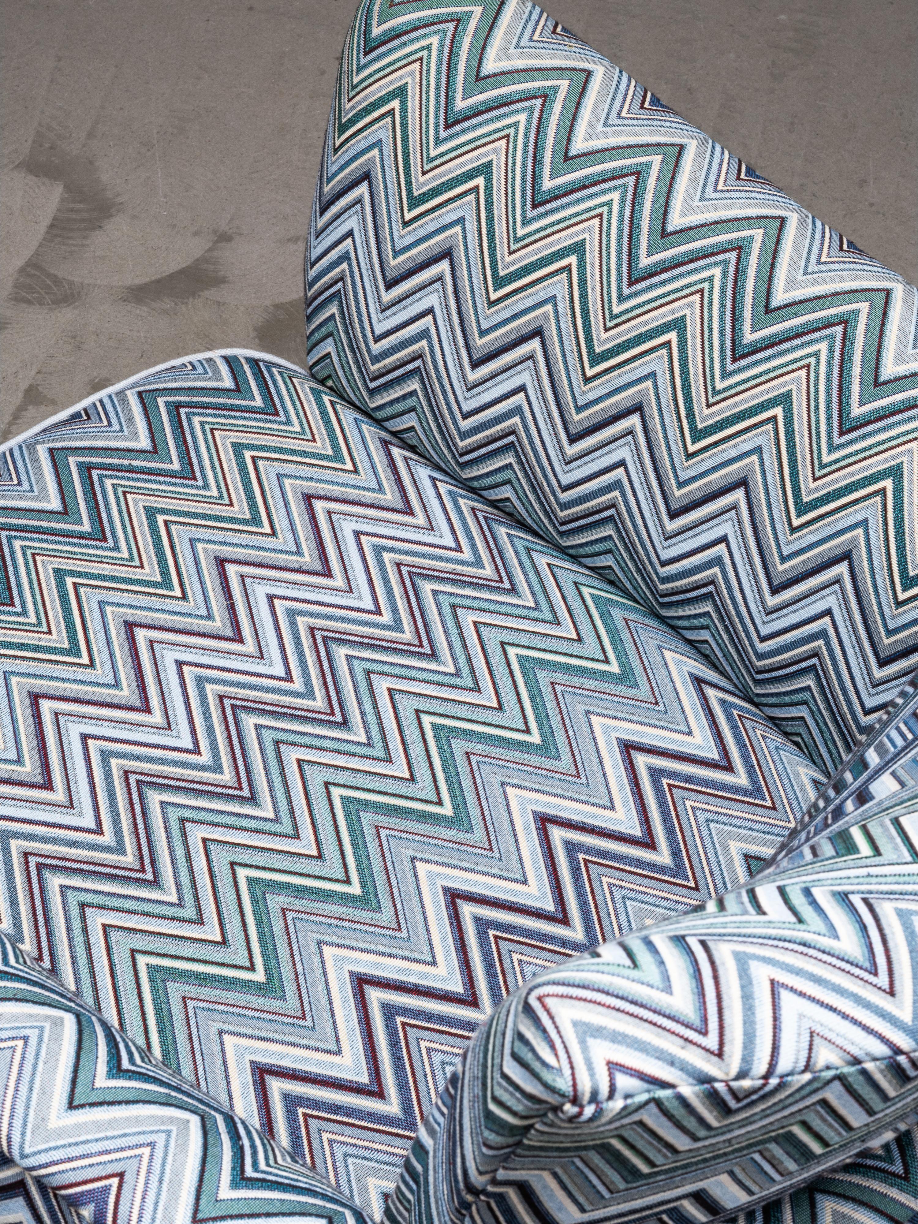 Fauteuil club art déco finlandais des années 1940 avec tissu à motifs de chevrons en vente 9