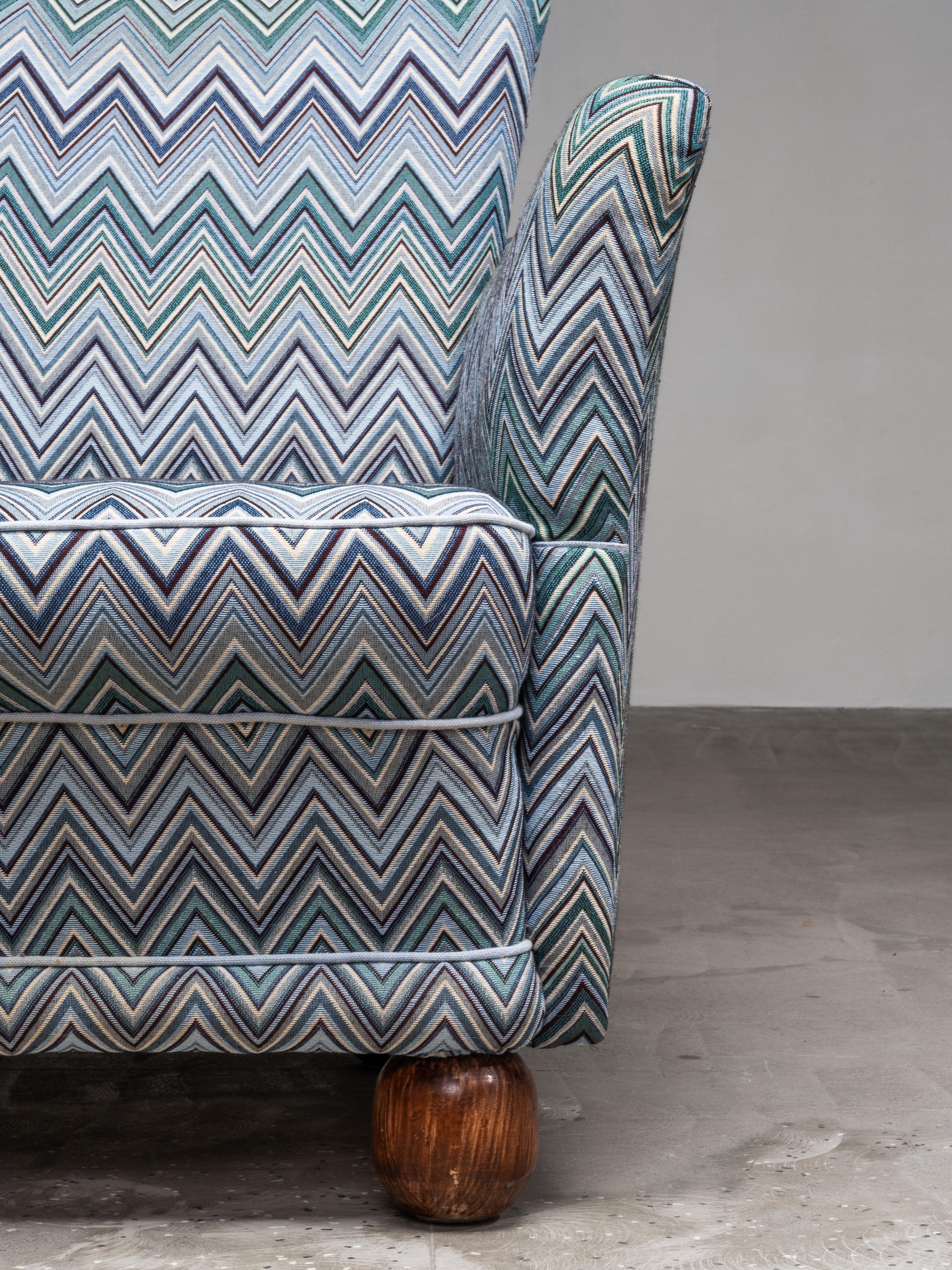 Fauteuil club art déco finlandais des années 1940 avec tissu à motifs de chevrons en vente 12