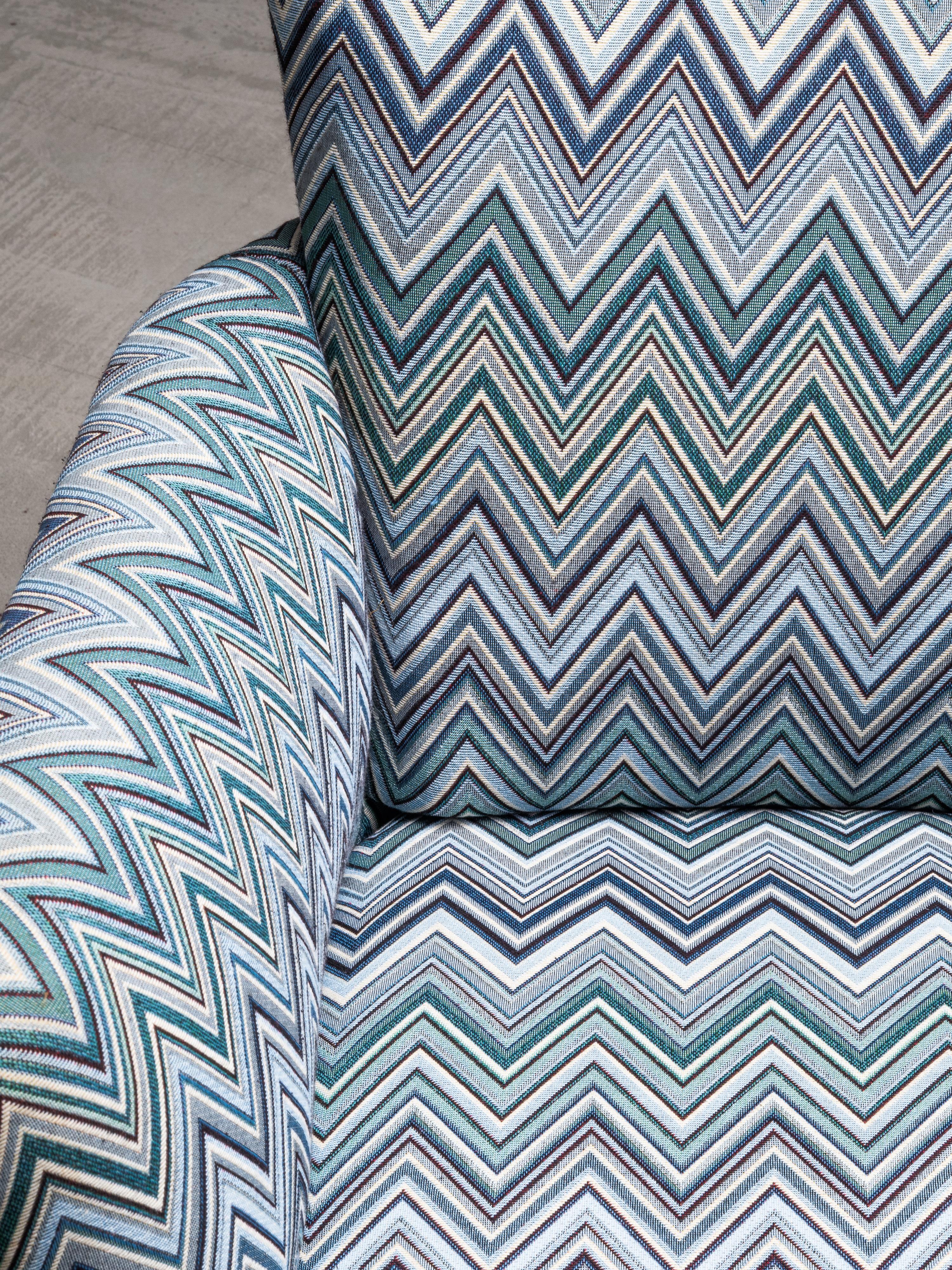 Fauteuil club art déco finlandais des années 1940 avec tissu à motifs de chevrons en vente 1