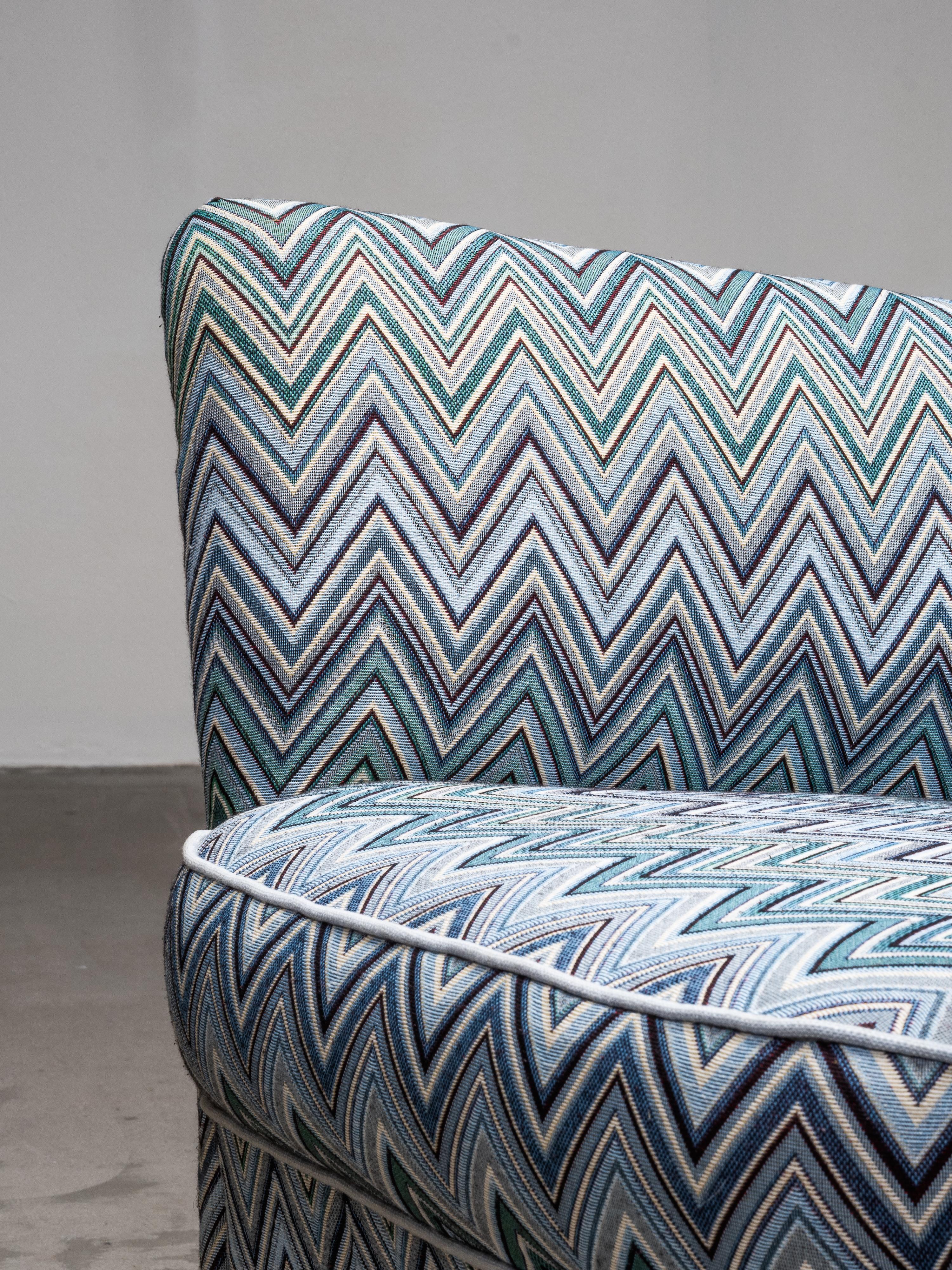 Fauteuil club art déco finlandais des années 1940 avec tissu à motifs de chevrons en vente 2