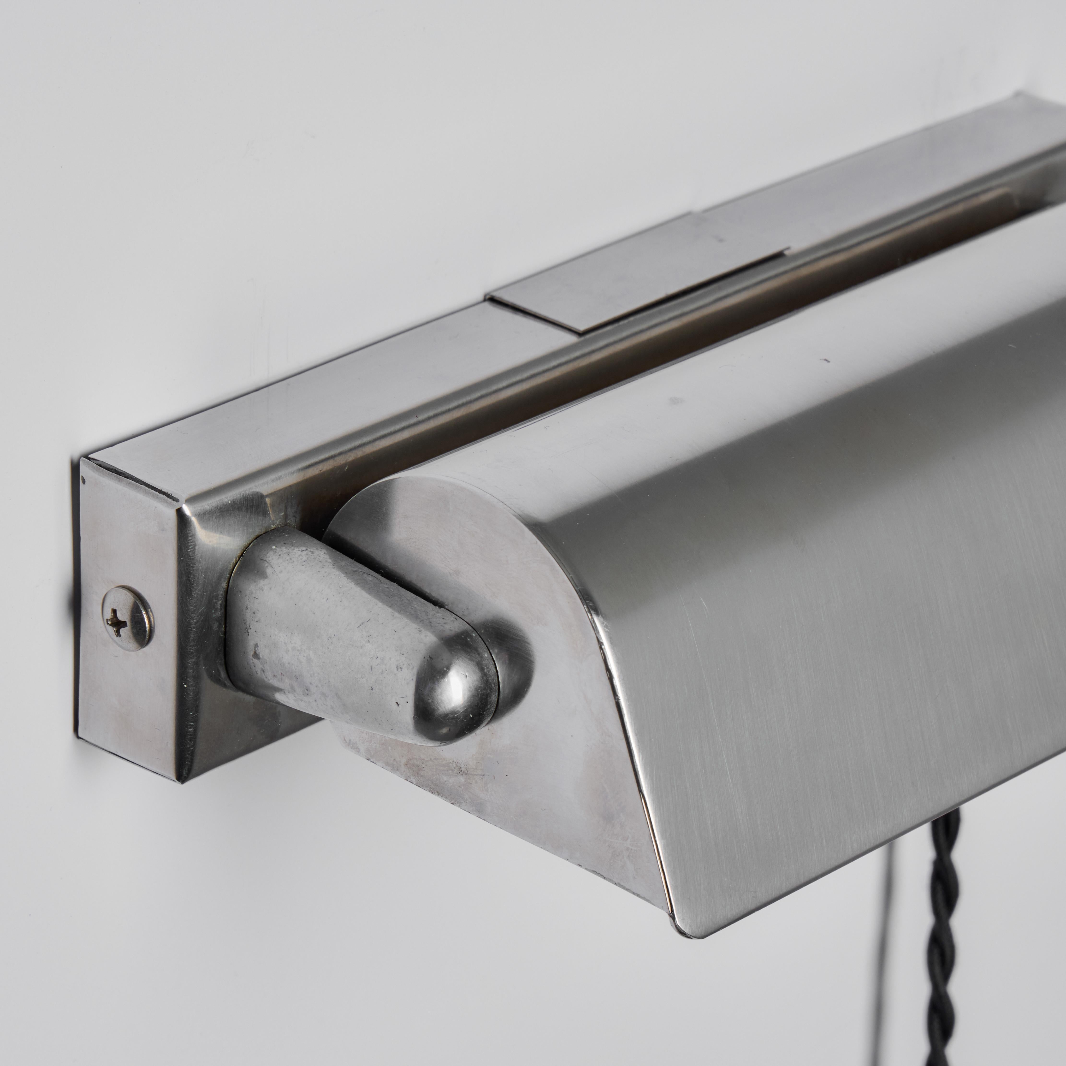 Finnische minimalistische Plug-In-Wandleuchte aus den 1940er Jahren, Paavo Tynell zugeschrieben im Angebot 5