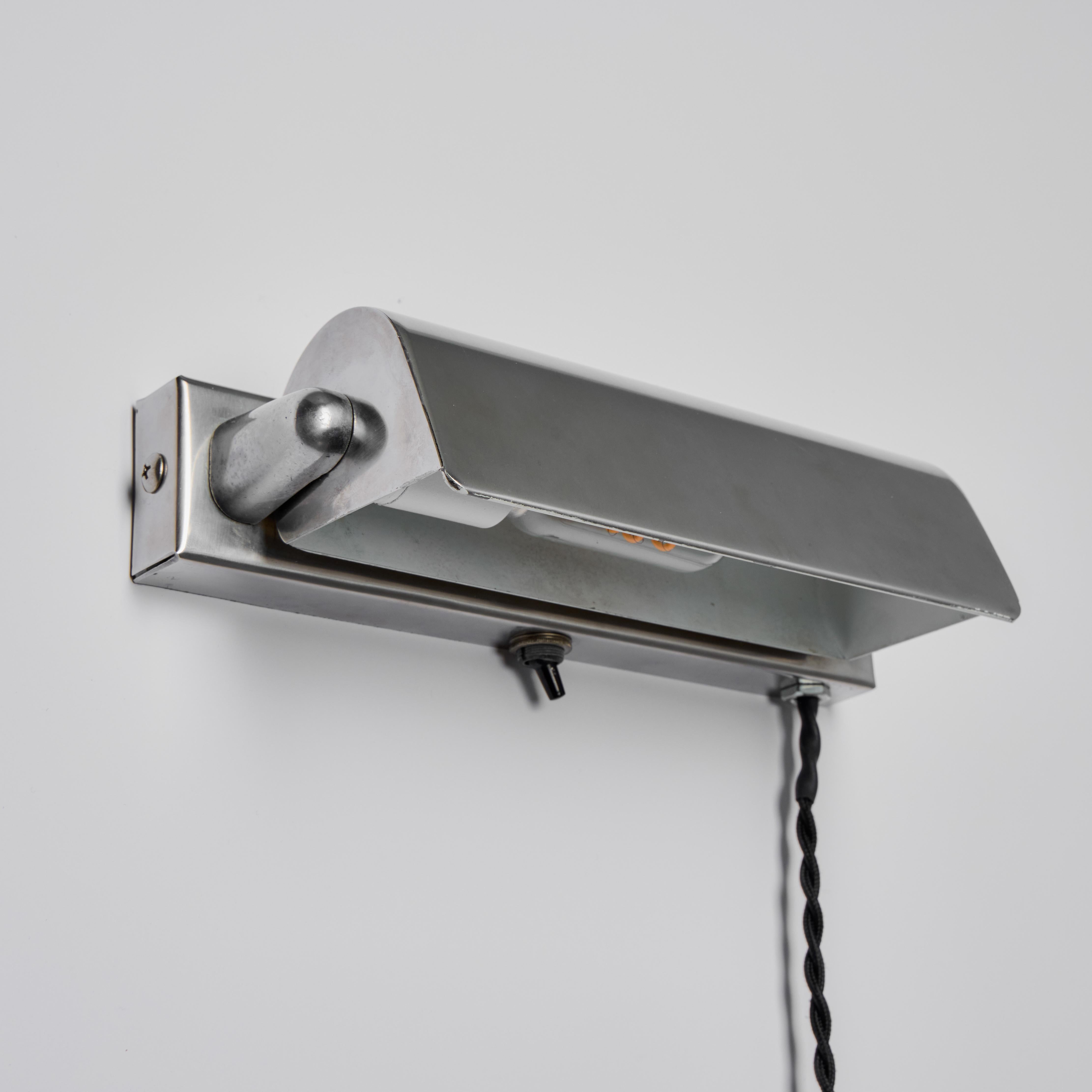 Finnische minimalistische Plug-In-Wandleuchte aus den 1940er Jahren, Paavo Tynell zugeschrieben im Angebot 9