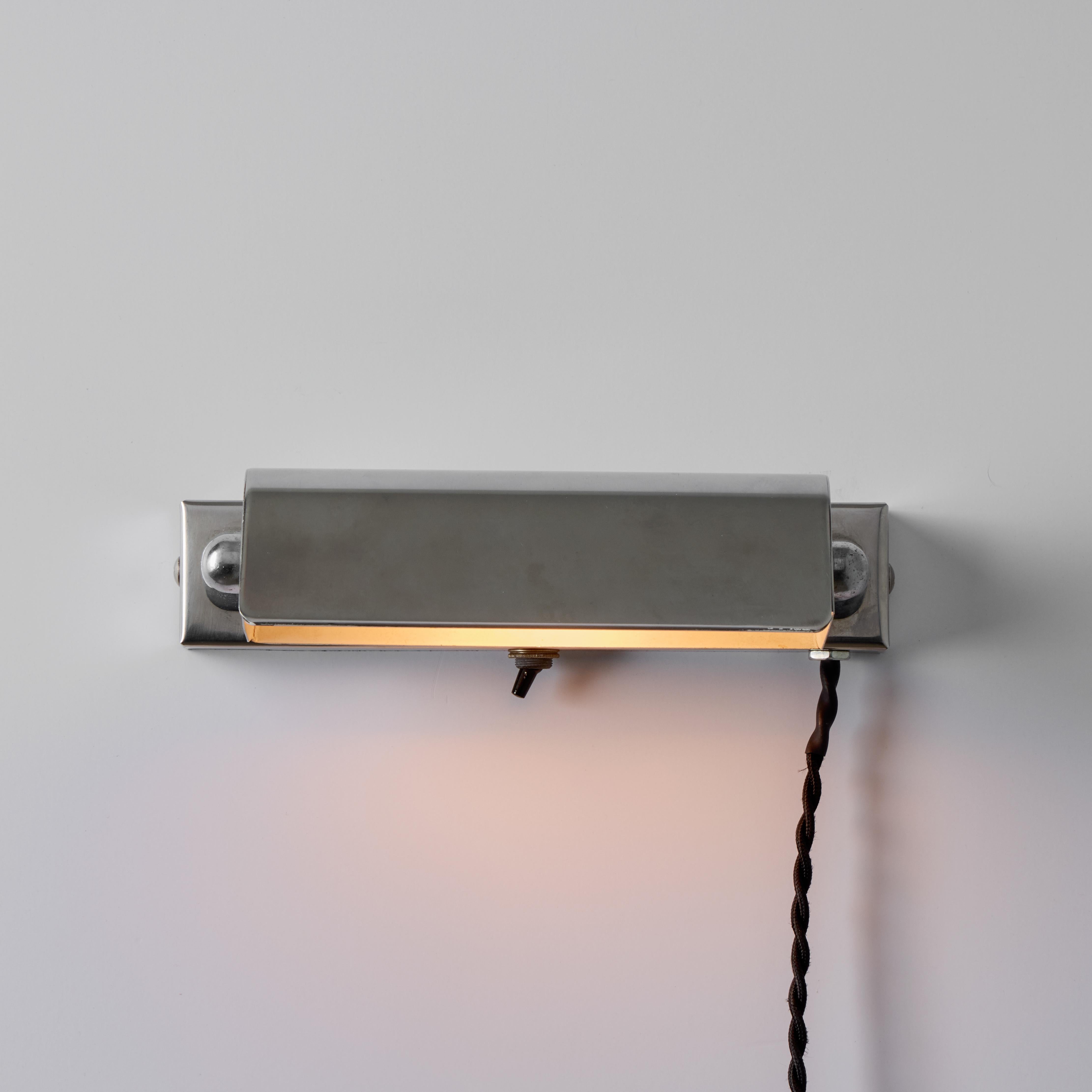 Finnische minimalistische Plug-In-Wandleuchte aus den 1940er Jahren, Paavo Tynell zugeschrieben im Angebot 11