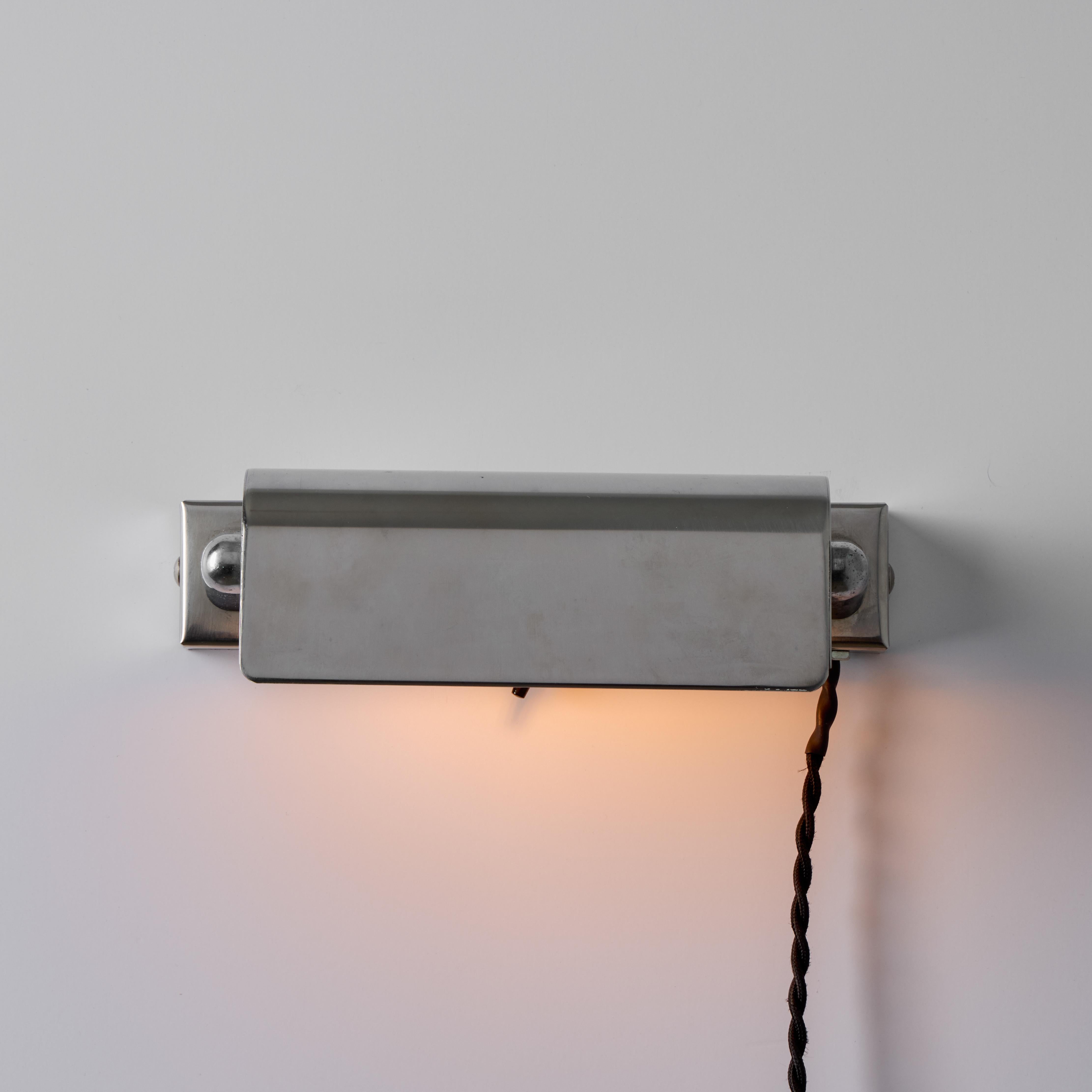 Finnische minimalistische Plug-In-Wandleuchte aus den 1940er Jahren, Paavo Tynell zugeschrieben im Angebot 12