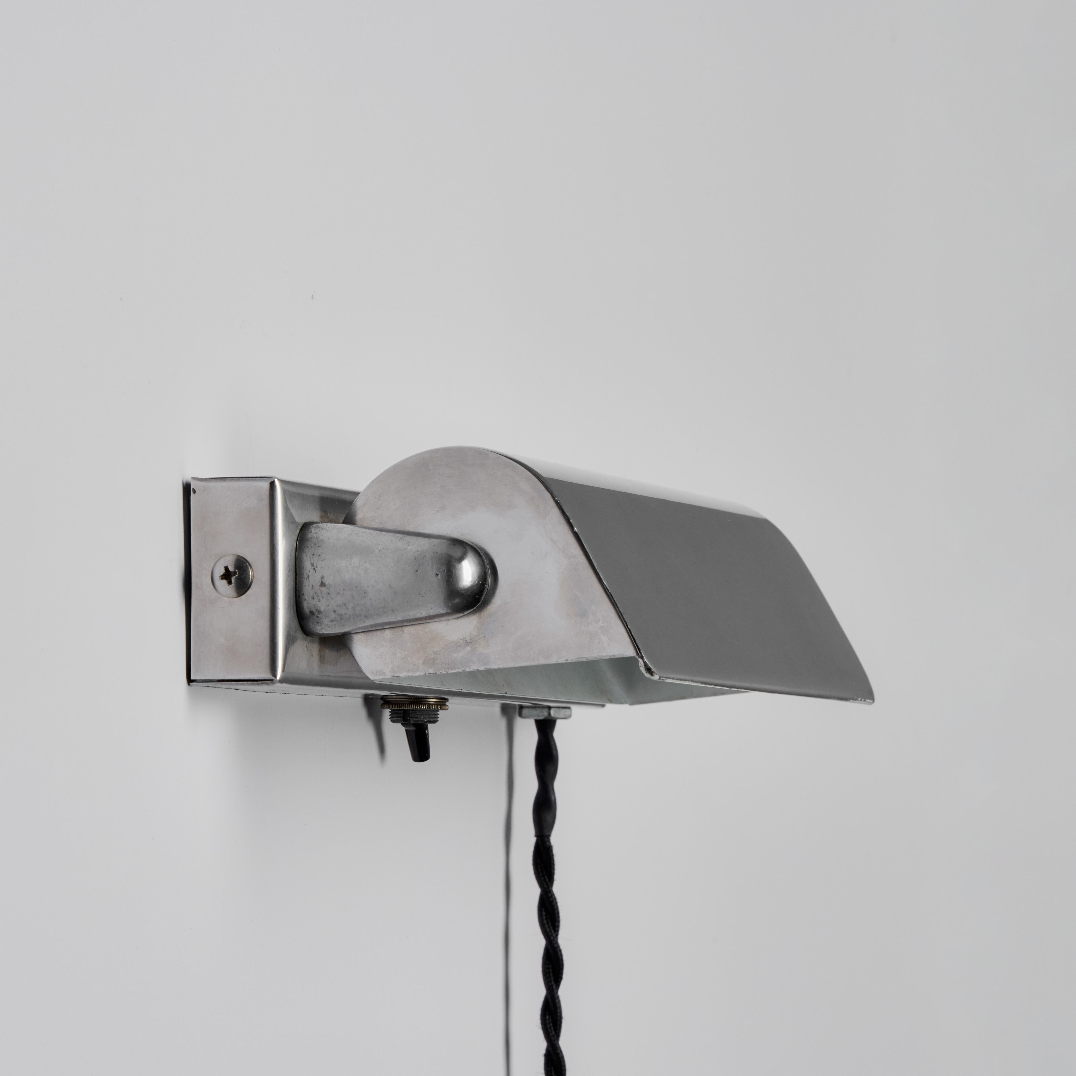 Finnische minimalistische Plug-In-Wandleuchte aus den 1940er Jahren, Paavo Tynell zugeschrieben im Angebot 1