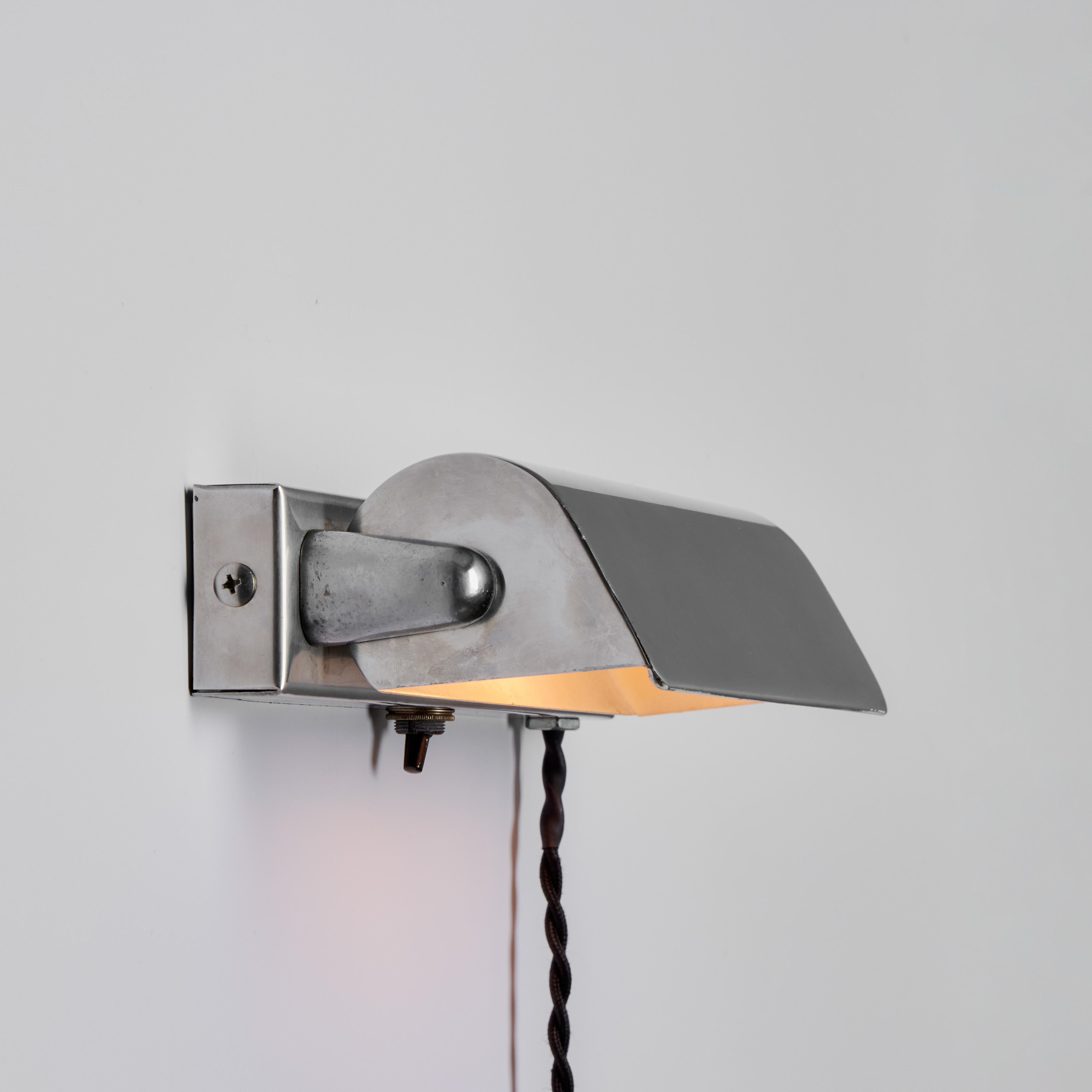 Finnische minimalistische Plug-In-Wandleuchte aus den 1940er Jahren, Paavo Tynell zugeschrieben im Angebot 2