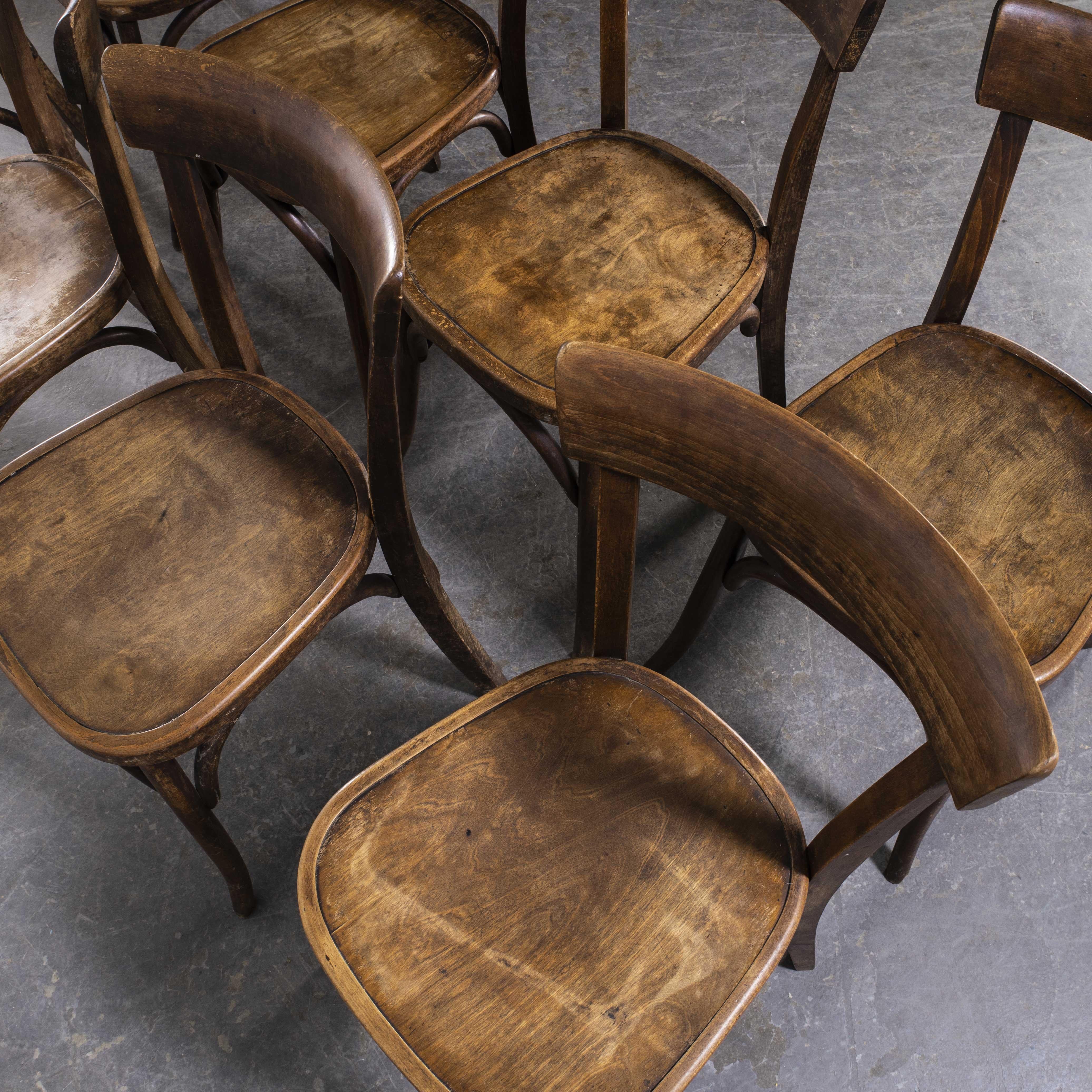 Bois cintré Fischel ensemble de huit chaises de salle à manger françaises en bois cintré et noyer foncé des années 1940