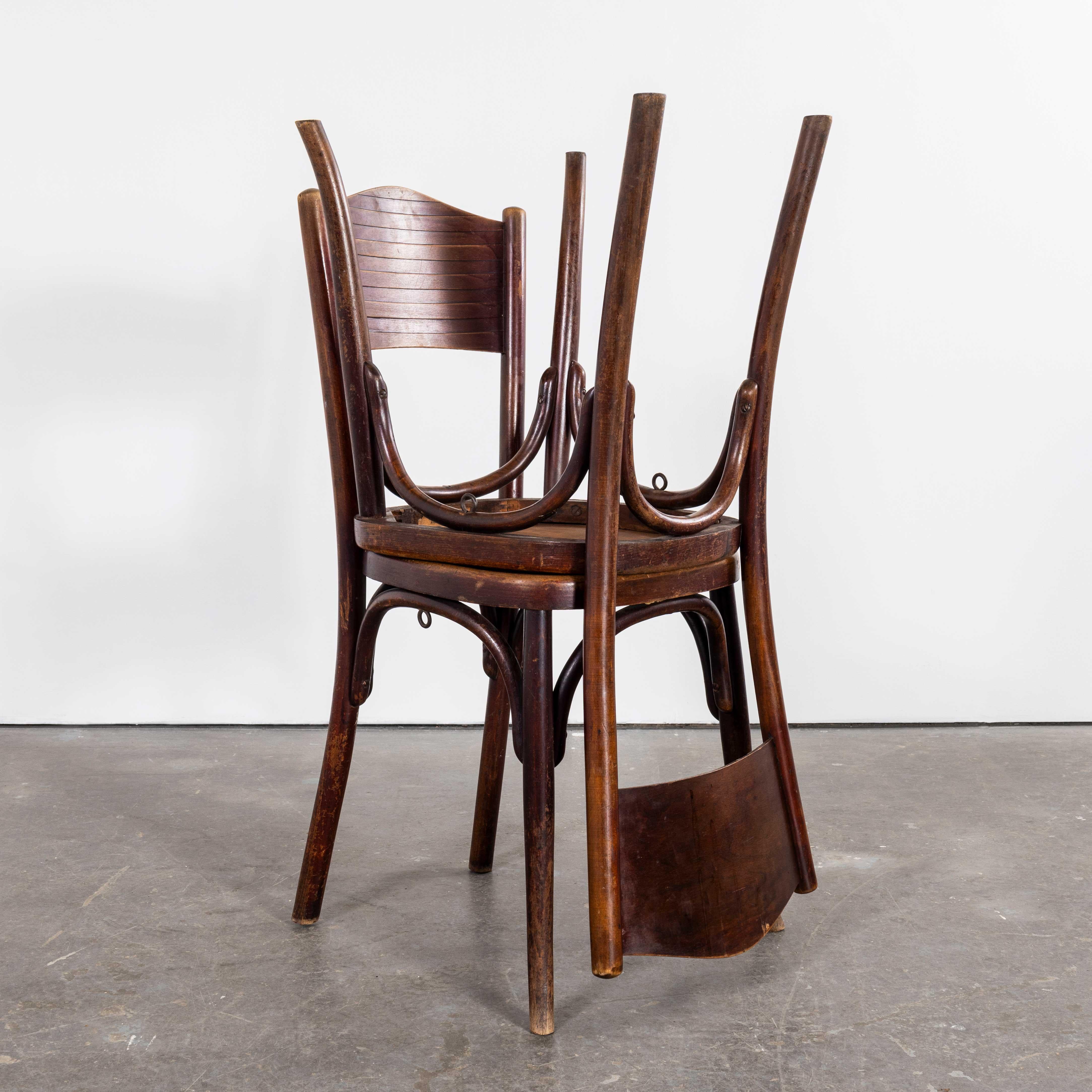 1940's Fischel Stamped Bentwood Dining Chairs - Gute Menge verfügbar (Bugholz) im Angebot
