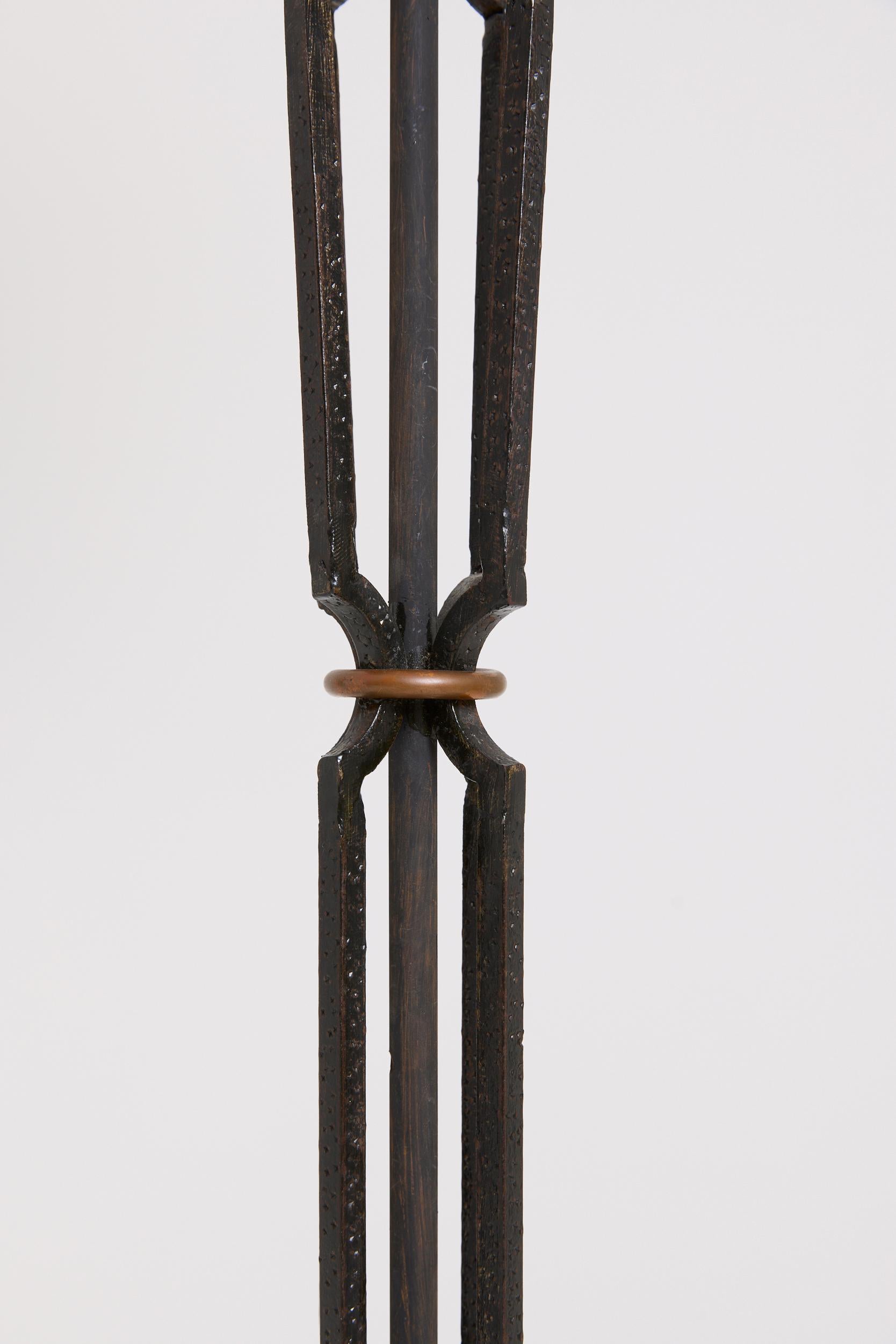 Français Lampadaire des années 1940 en vente