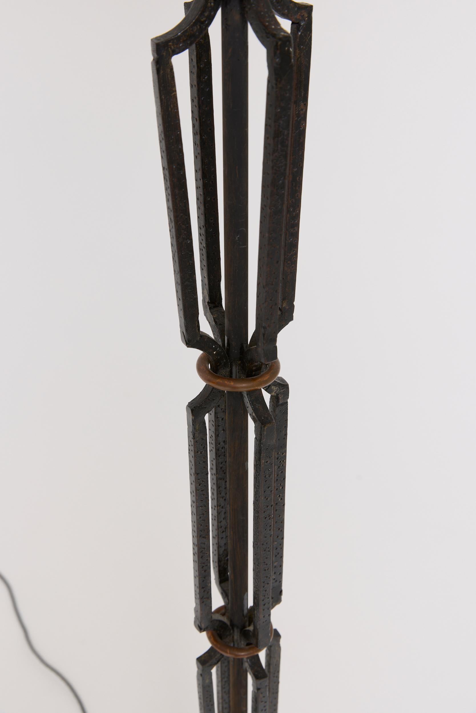 Laiton Lampadaire des années 1940 en vente