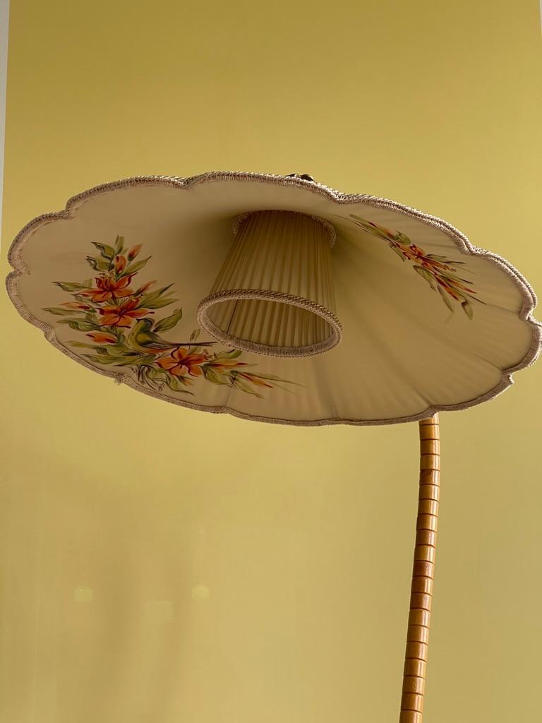 1940s Floor Lamp in Elm Tree with Hand Painted Fabric Shade, Attri Josef Frank For Sale 5