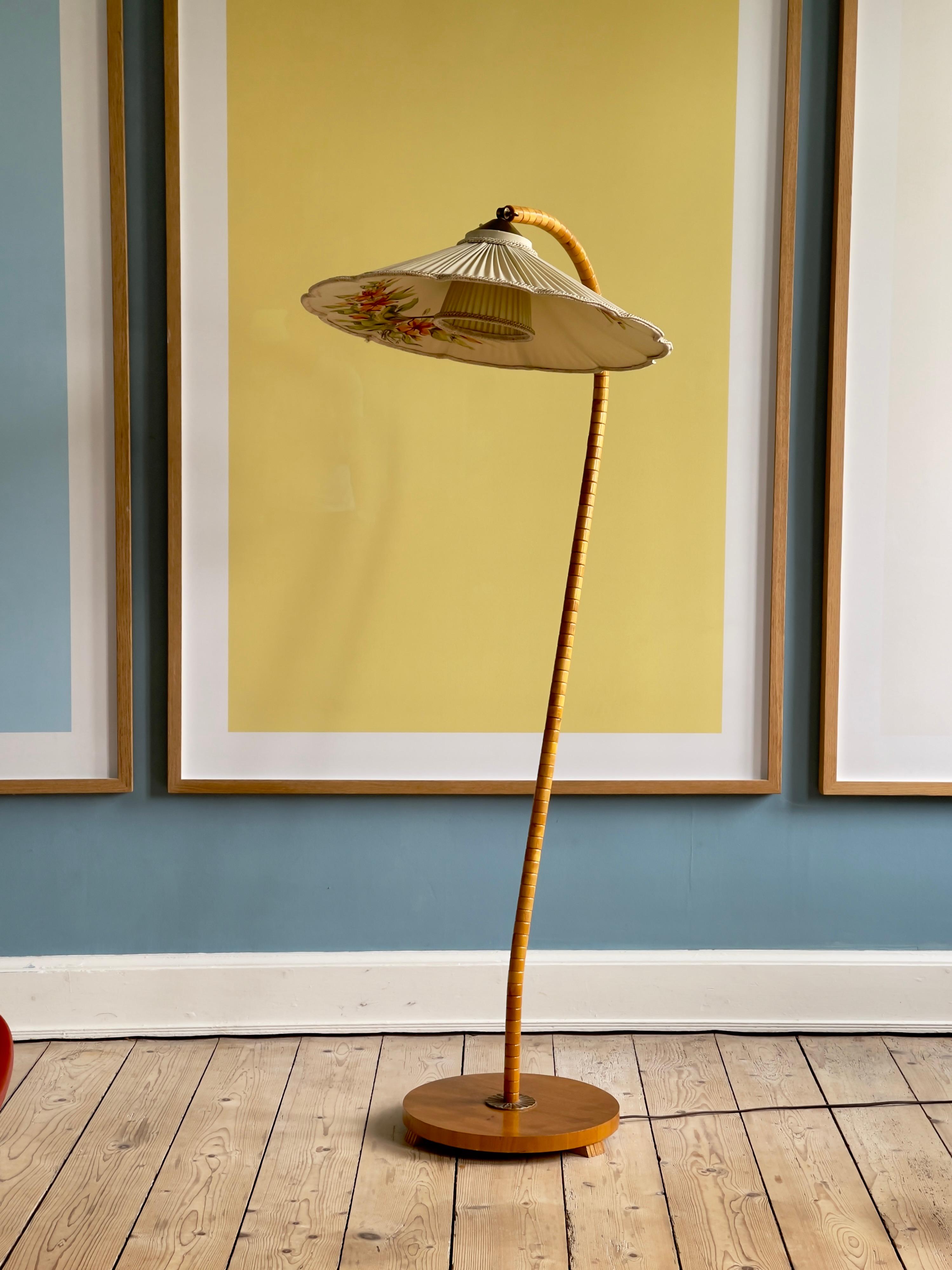 1940s Floor Lamp in Elm Tree with Hand Painted Fabric Shade, Attri Josef Frank For Sale 6