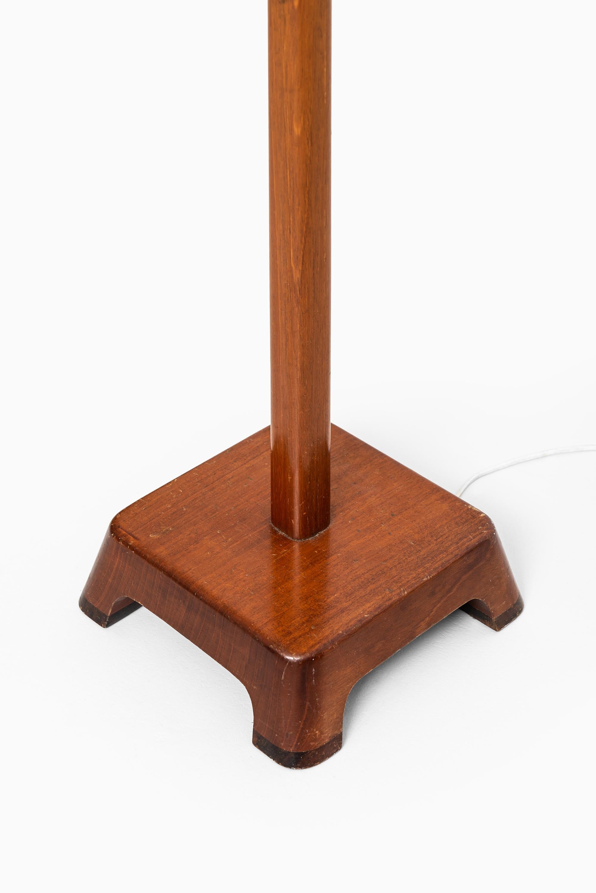 1940s Floor Lamp in Mahogany and Brass Produced in Sweden (Skandinavische Moderne)