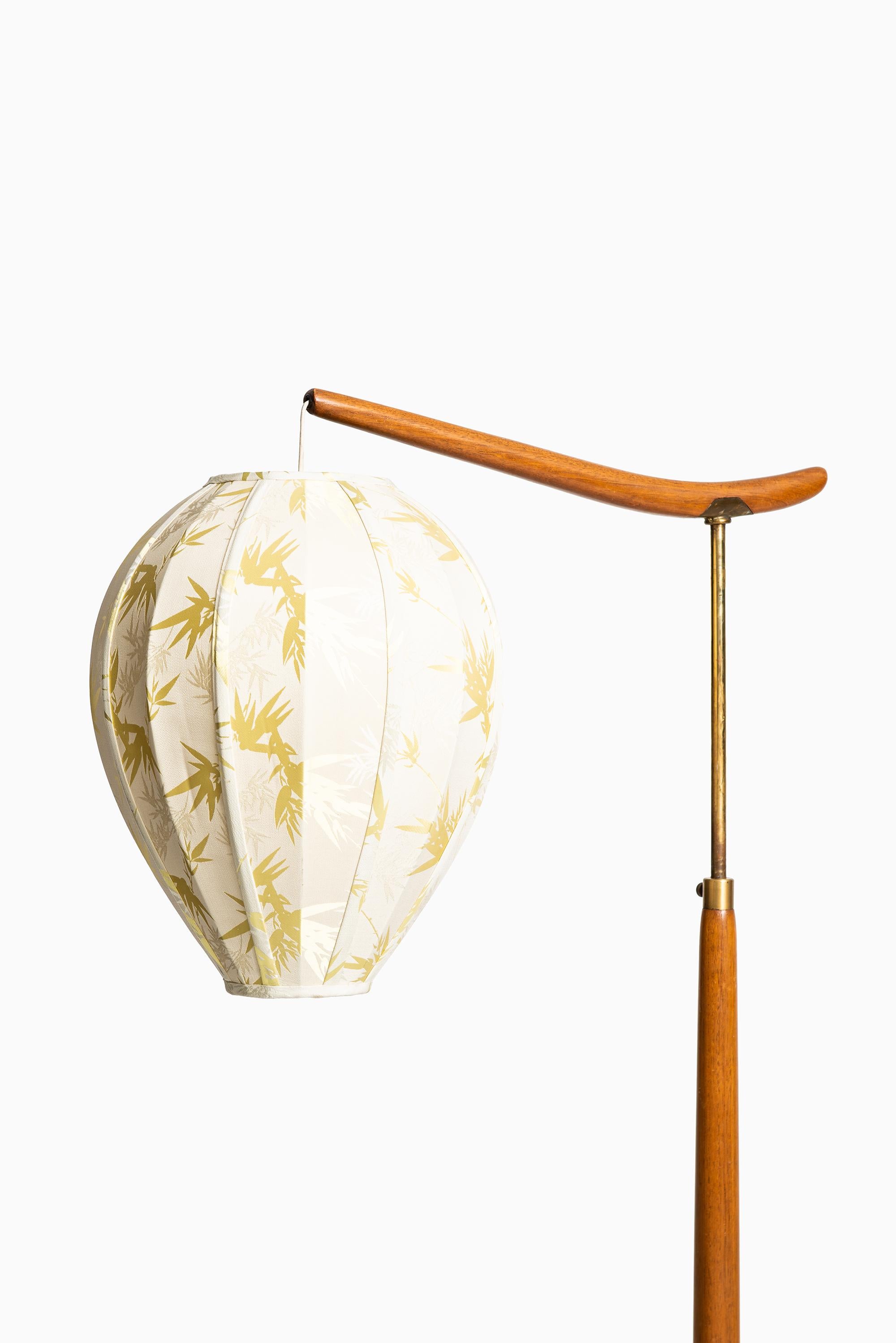Swedish 1940s Floor Lamp in Mahogany and Brass Produced in Sweden