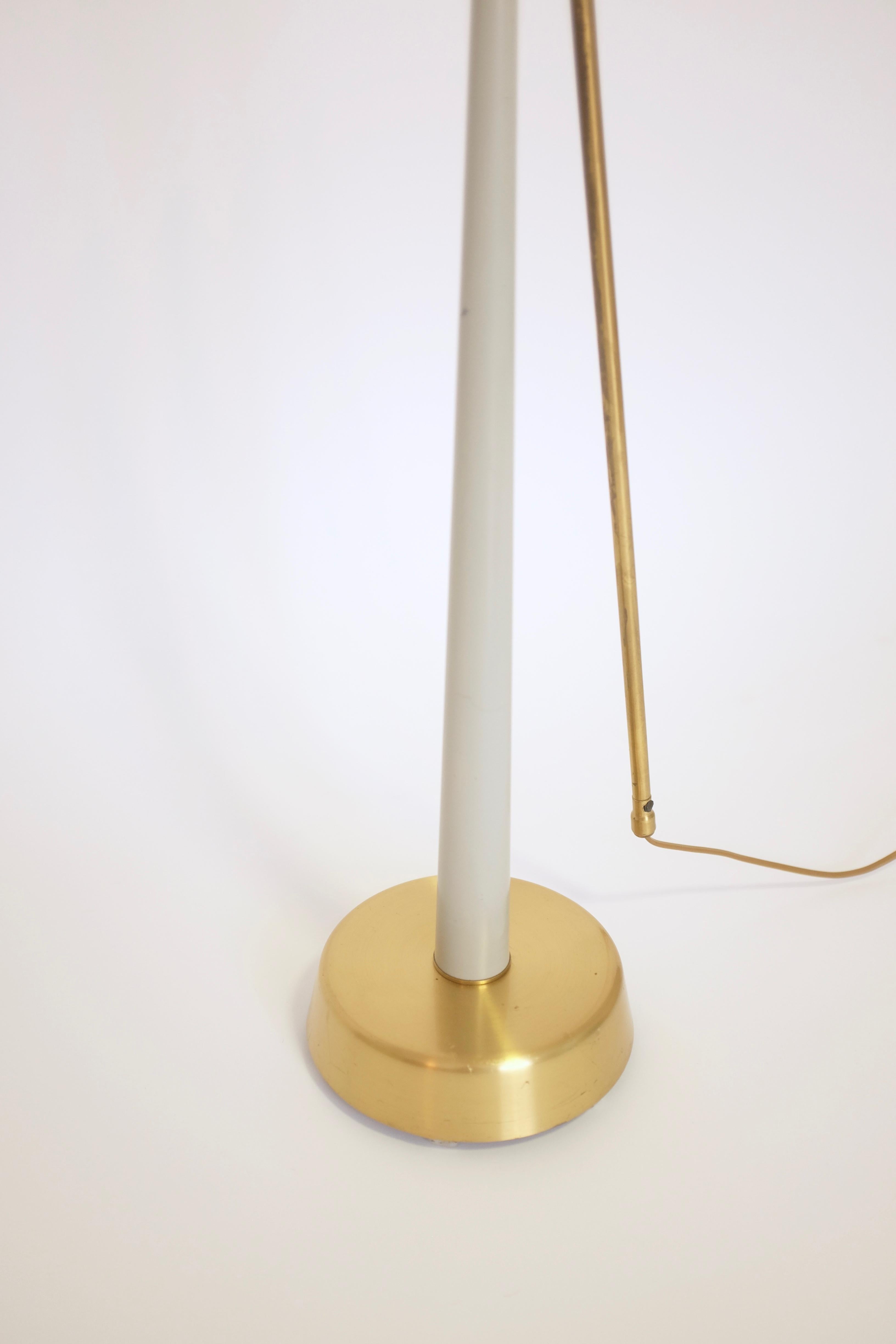 1940's Floor Lamp Model 541 by Hans Bergström for Ateljé Lyktan In Good Condition For Sale In Brooklyn, NY
