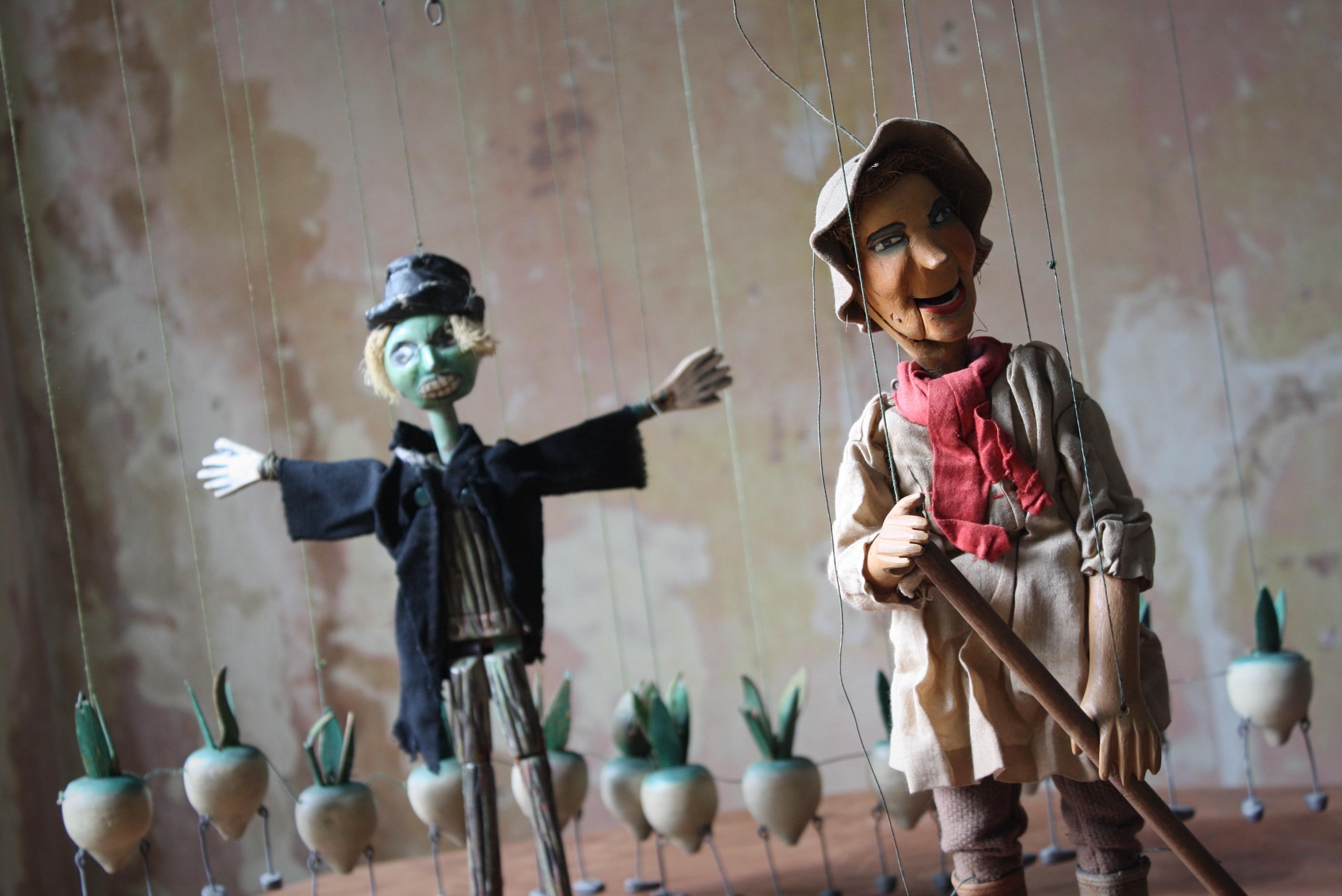 A charming collection of hand crafted puppets by John Carr, (William & His Turnips) depicting a scare crow, a gardener with a hoe and 12 turnips.

Developed in the early part of the 40s A countryman character, singing comic songs in dialect, was