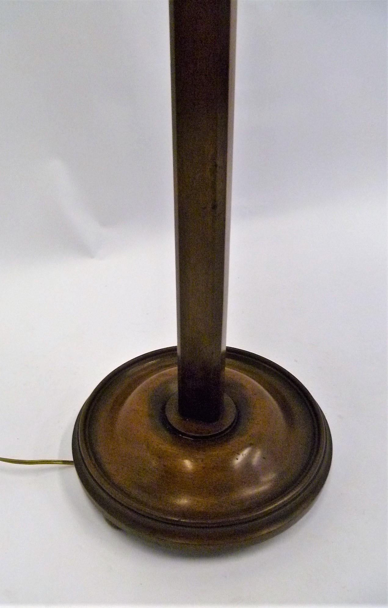 1940s Frances Elkins Style Mahogany Ratchet Floor Lamp In Good Condition In Miami, FL