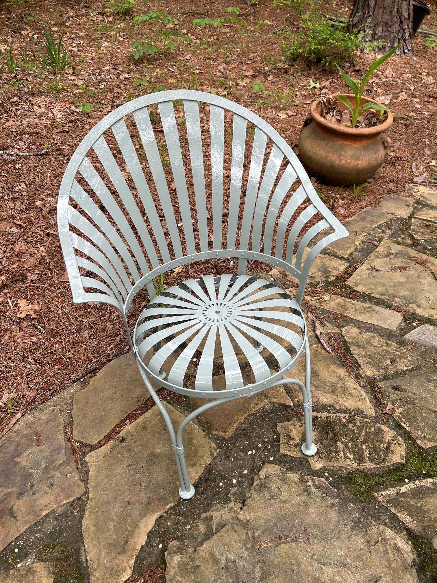 Acier Francois Carre Fanback Garden Chair des années 1940 en vente