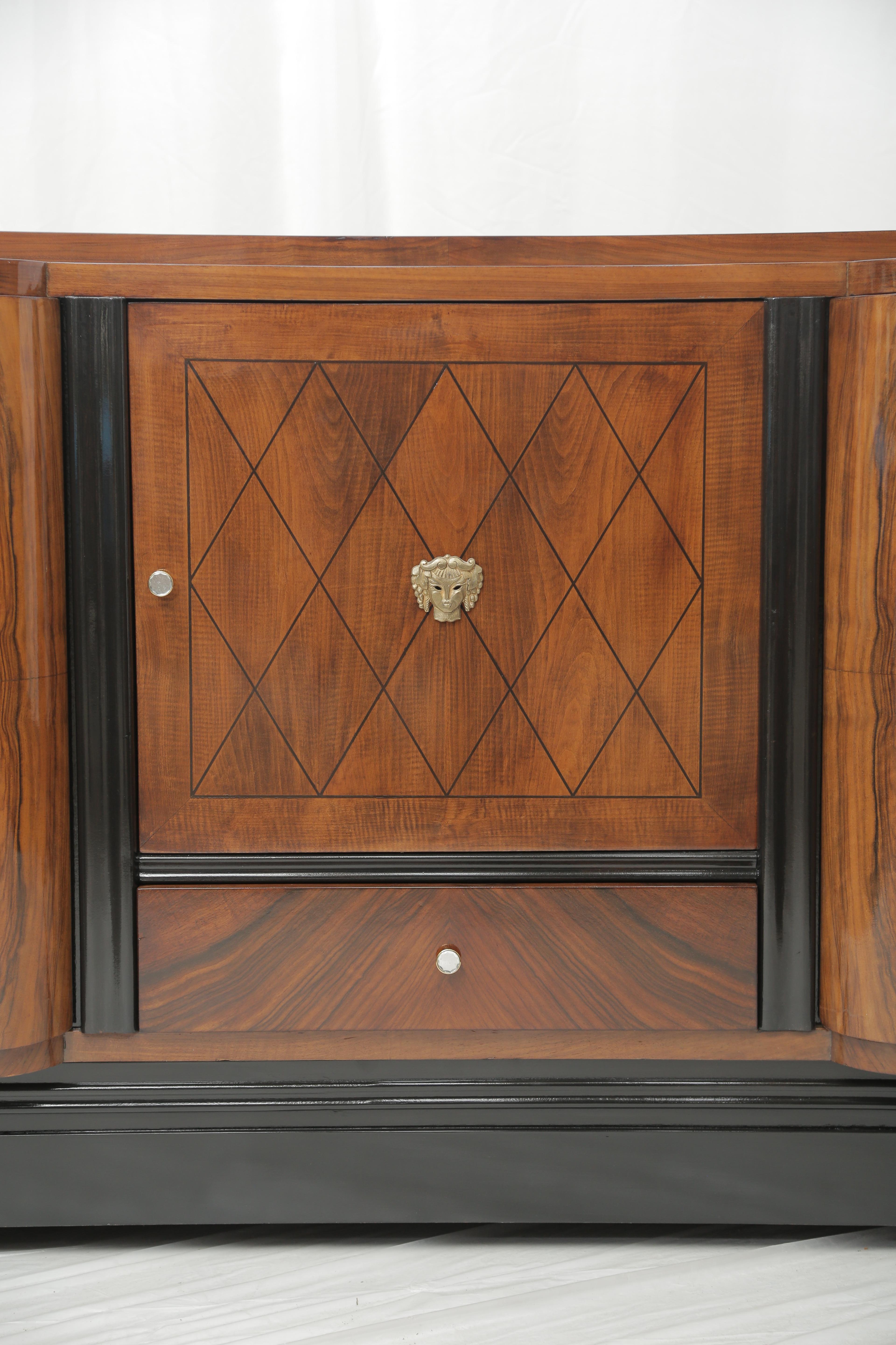French Art Deco Blonde Mahogany Sideboard with Sycamore Veneer on the Inside In Good Condition In Miami, FL