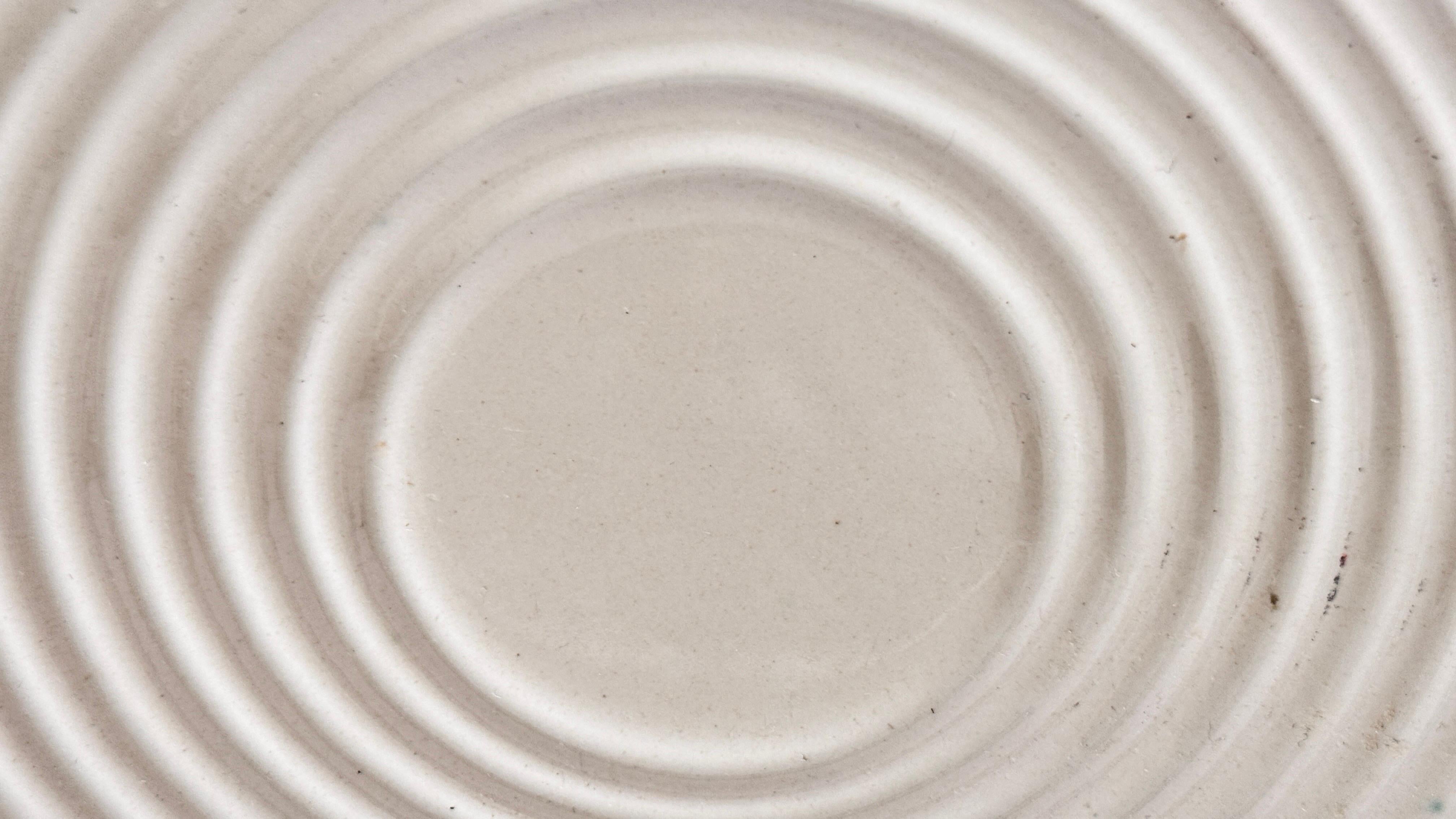 Sottopentola in ceramica Art Deco francese degli anni '40, motivi geometrici a cerchi intrecciati In condizioni buone in vendita a Auribeau sur Siagne, FR