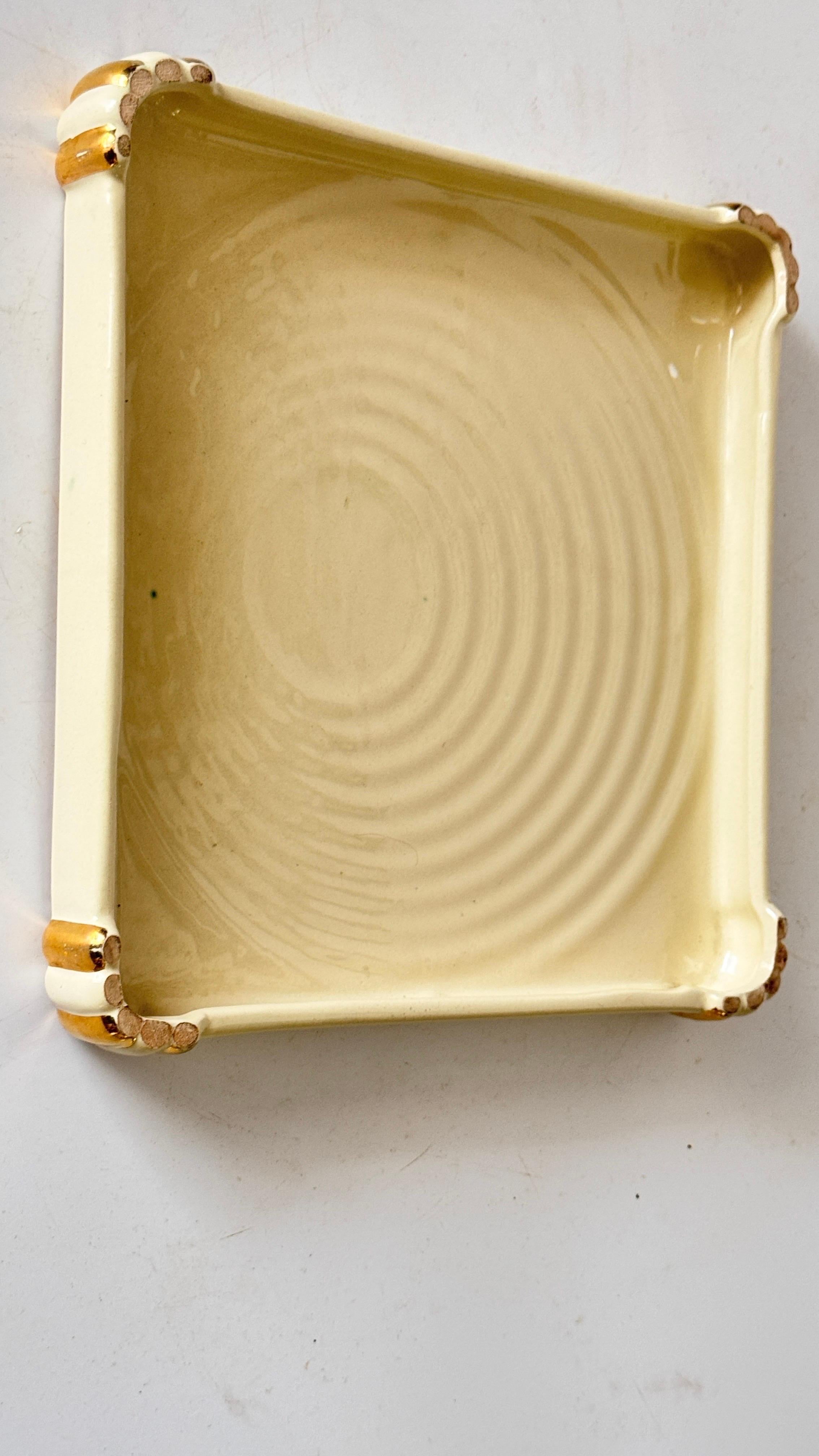 Metà XX secolo Sottopentola in ceramica Art Deco francese degli anni '40, motivi geometrici a cerchi intrecciati in vendita
