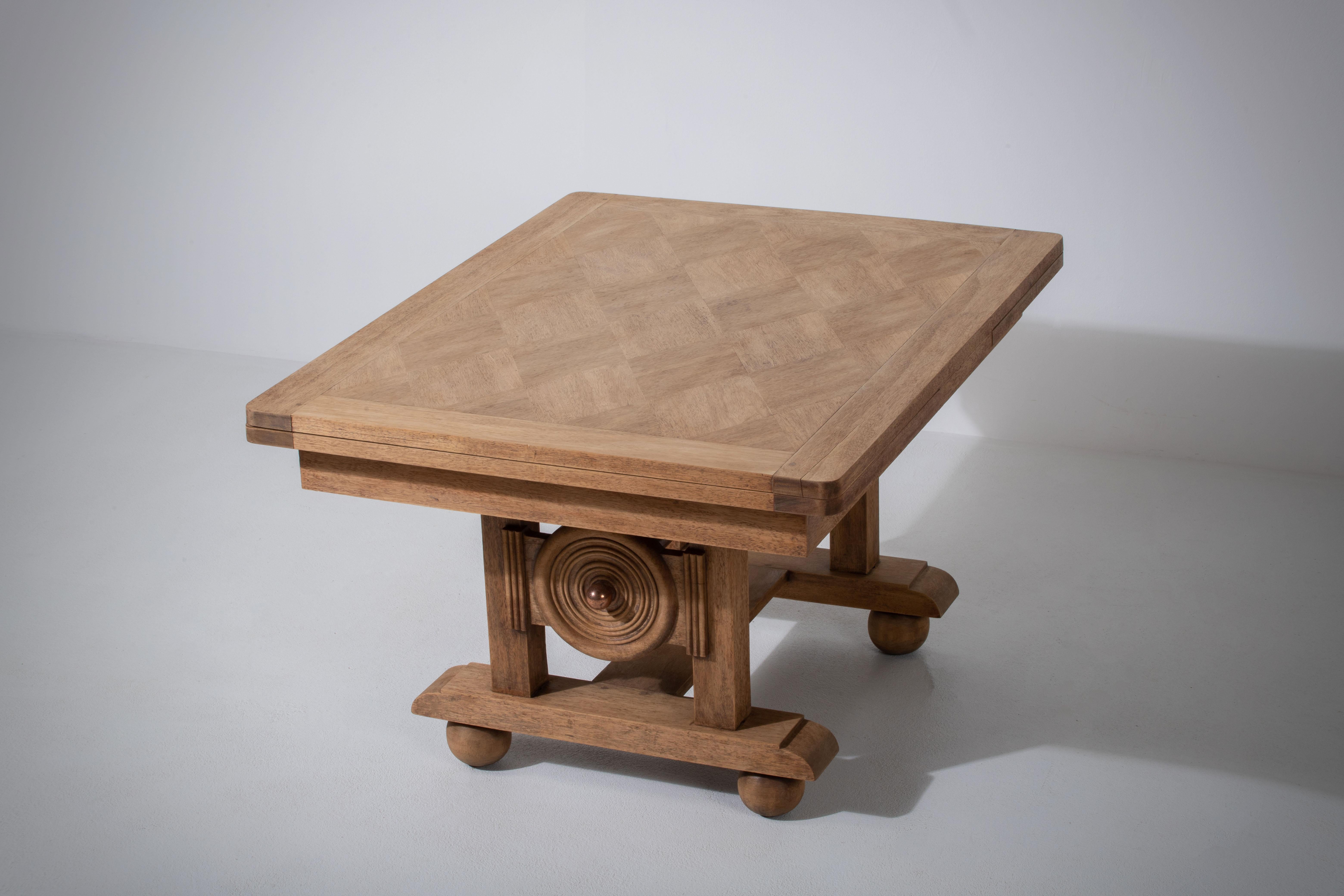 1940s French Art Deco Extendable Oak Table by Dudouyt In Fair Condition For Sale In Wiesbaden, DE