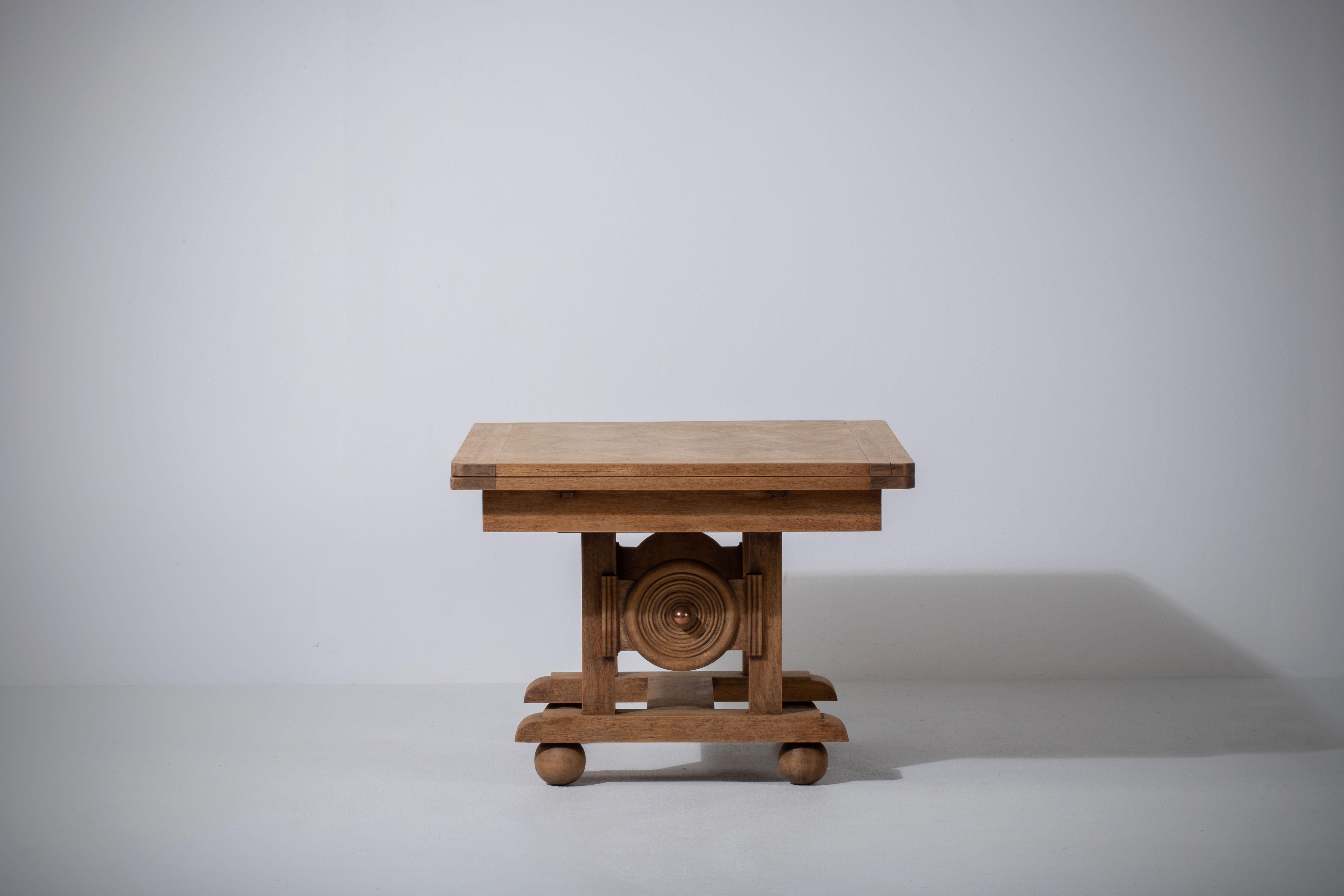 Französischer Art-déco-Tisch aus Eiche, 1940er Jahre, ausziehbar, von Dudouyt im Zustand „Relativ gut“ im Angebot in Wiesbaden, DE