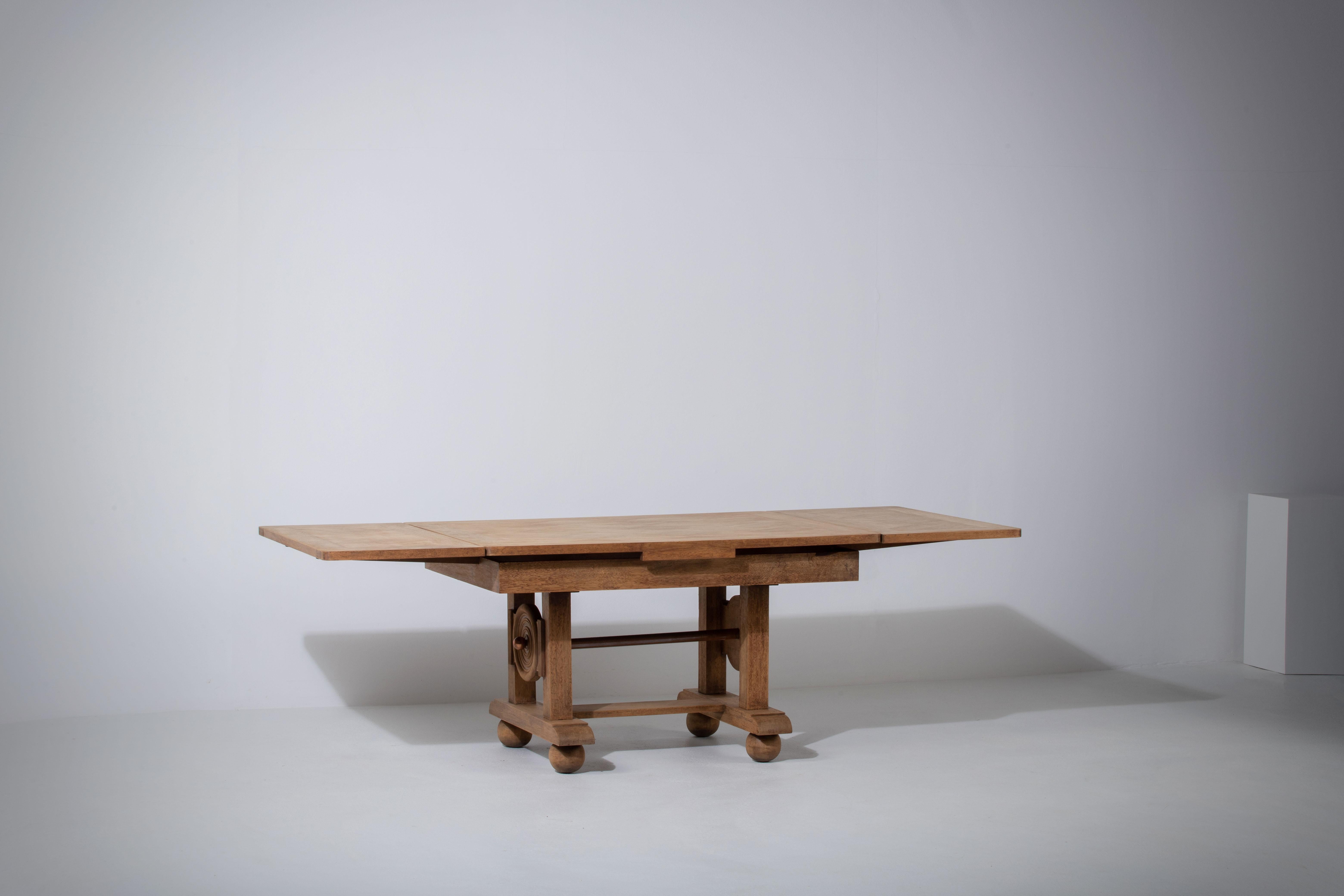 1940s French Art Deco Extendable Oak Table by Dudouyt For Sale 4