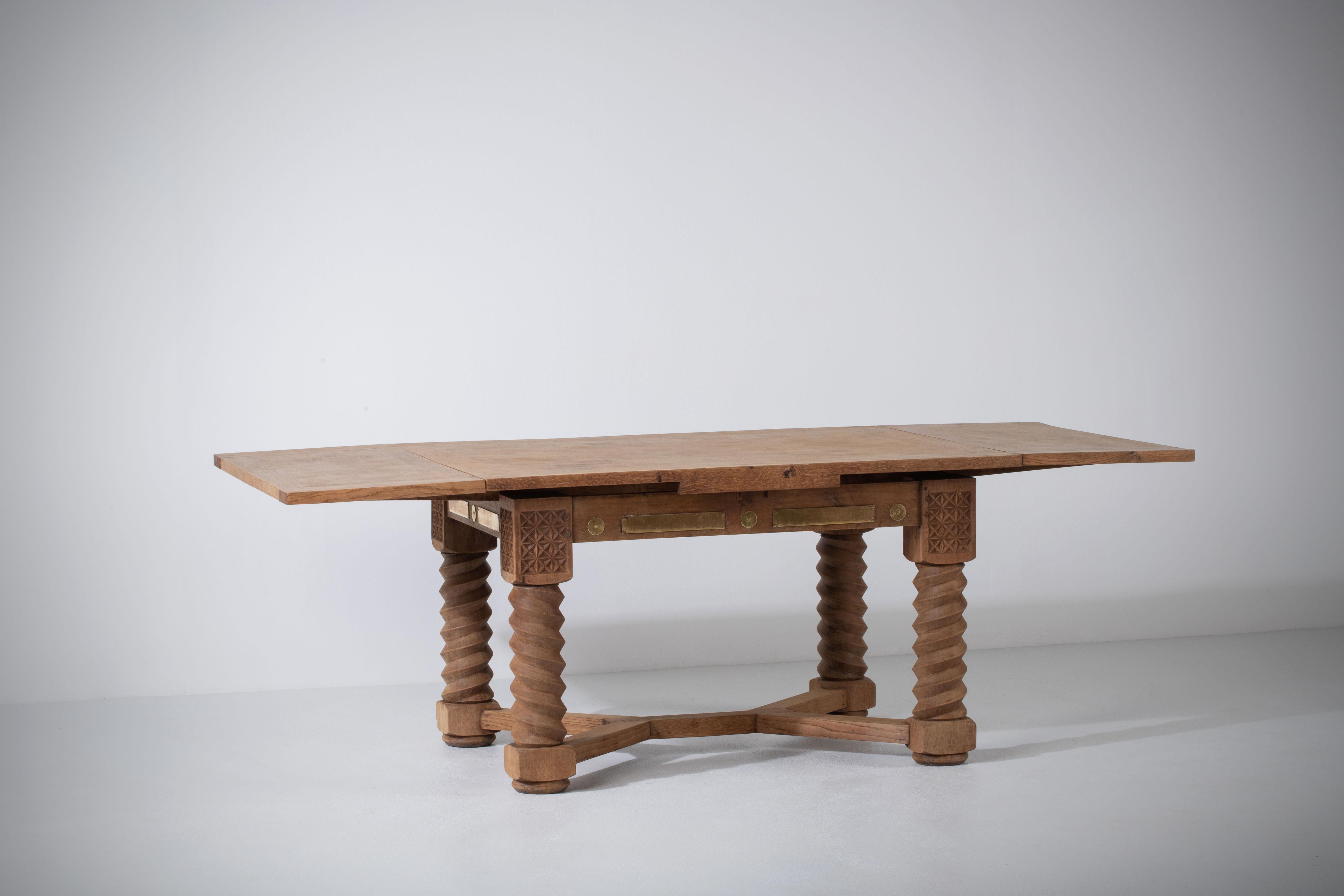 1940s French Art Deco Extendable Oak Table For Sale 1