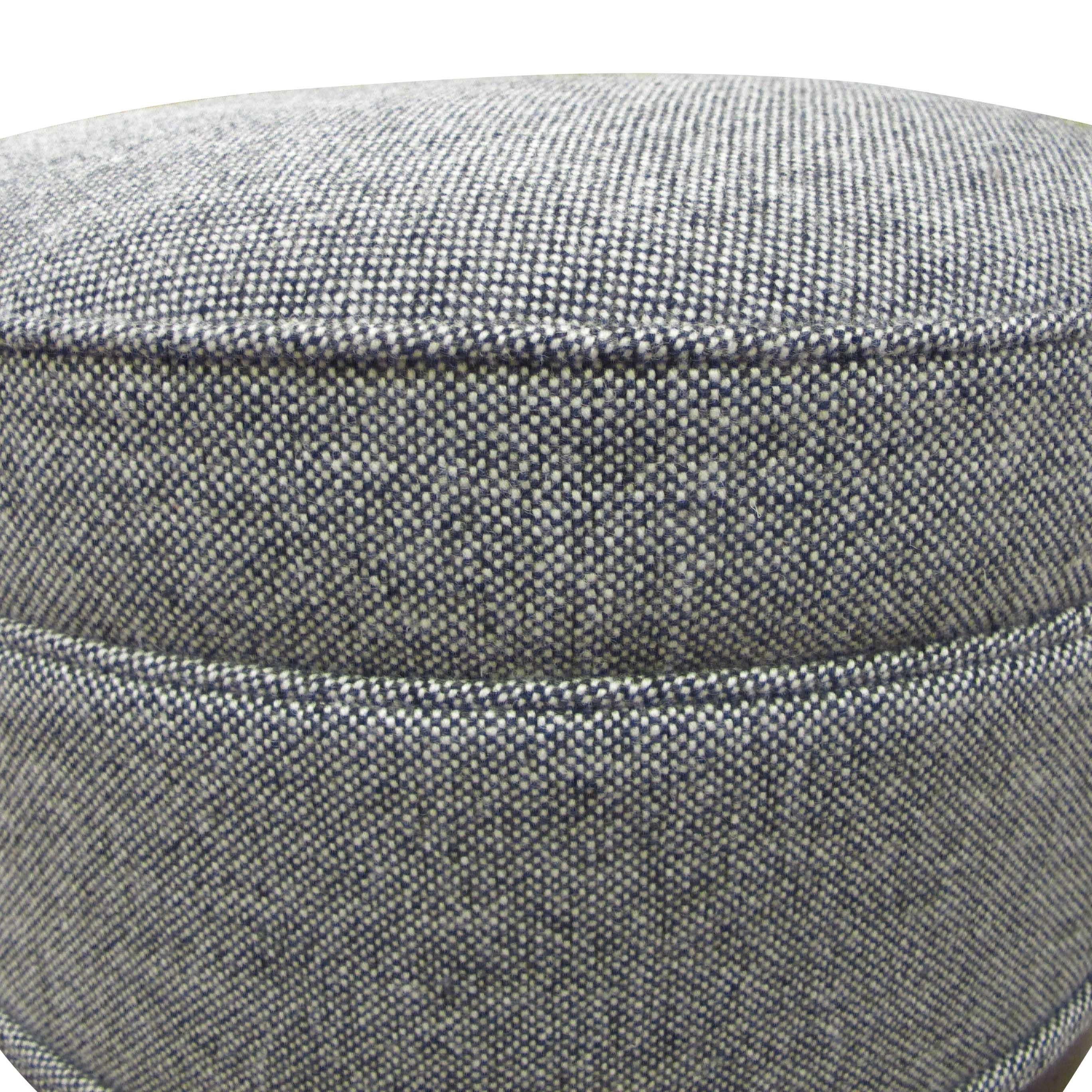 1940er Jahre Französisch Art Deco Fuß Hocker, neu gepolstert (Mitte des 20. Jahrhunderts) im Angebot