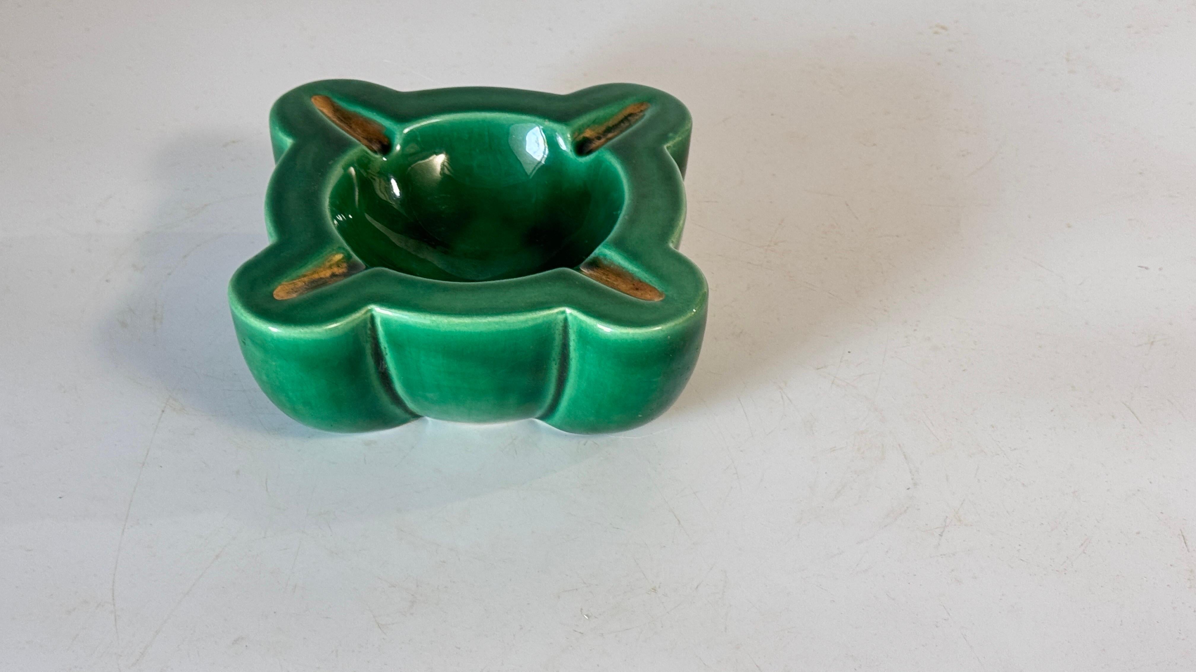 Mid-Century Modern 1940s French Art Deco Green Ceramic Ashtray with Gilded Details, Four Cigarette For Sale