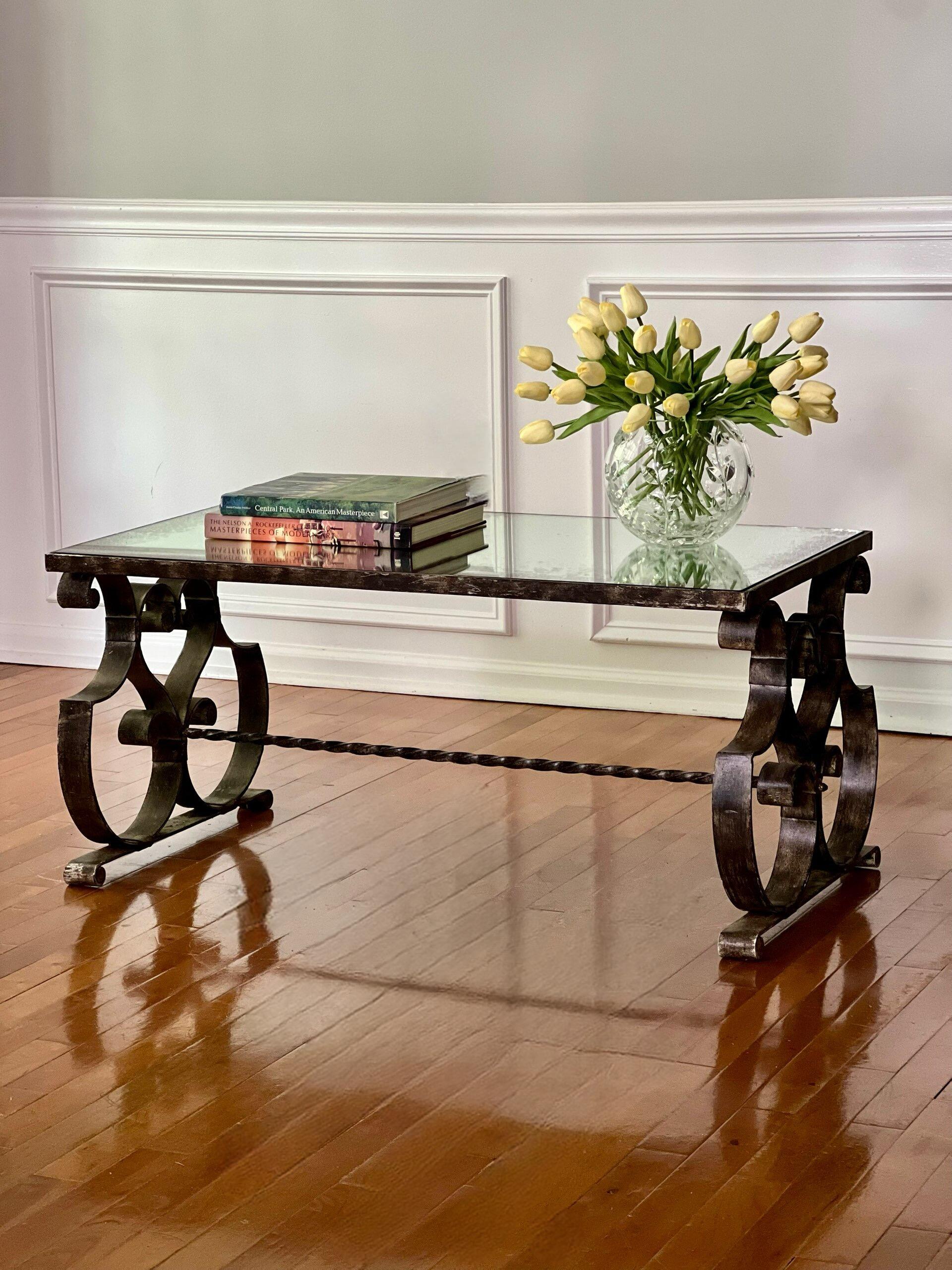 Mesa de centro francesa Art Decó de 1940 de hierro y tapa de espejo eglomise en venta 9