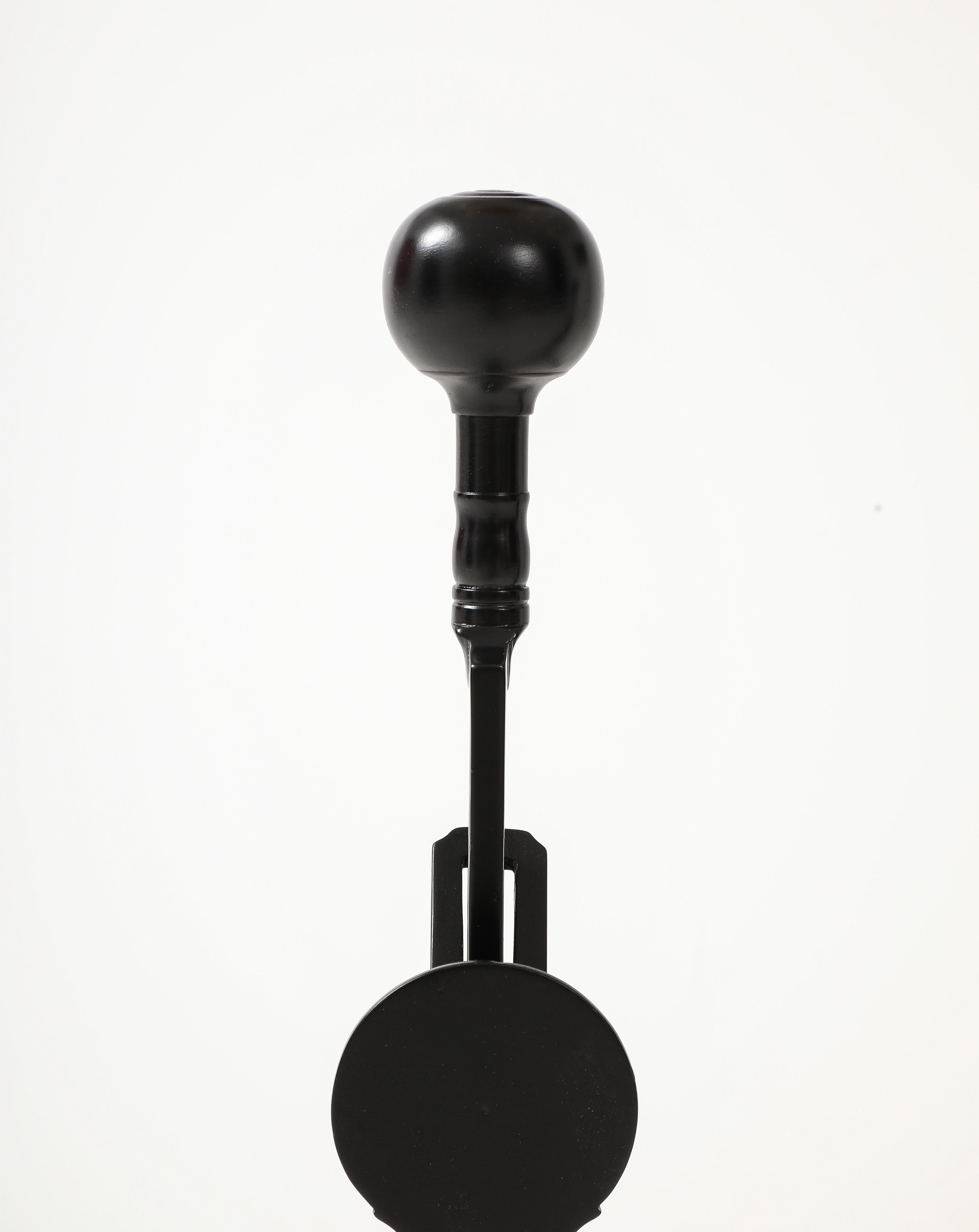 Art déco Andirons en fer Art-Déco français des années 1940 en vente