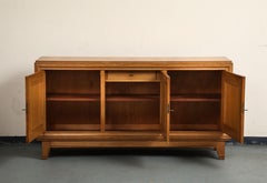 Französisches Art-Déco-Sideboard aus Eiche, 1940er Jahre, dreitüriges Design, robuste Aufbewahrung