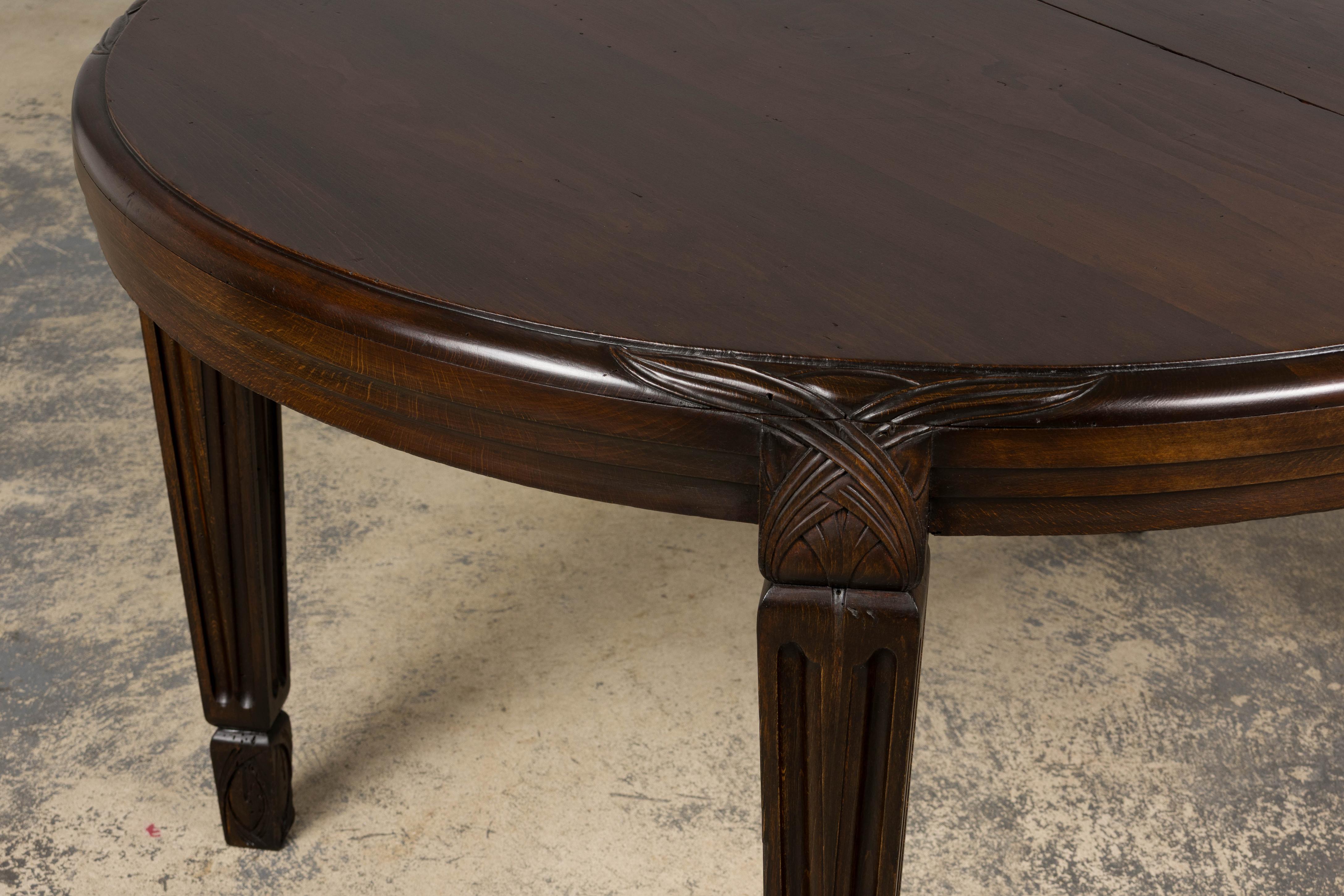 1940s French Art Deco Oval Maple Dining Table For Sale 4