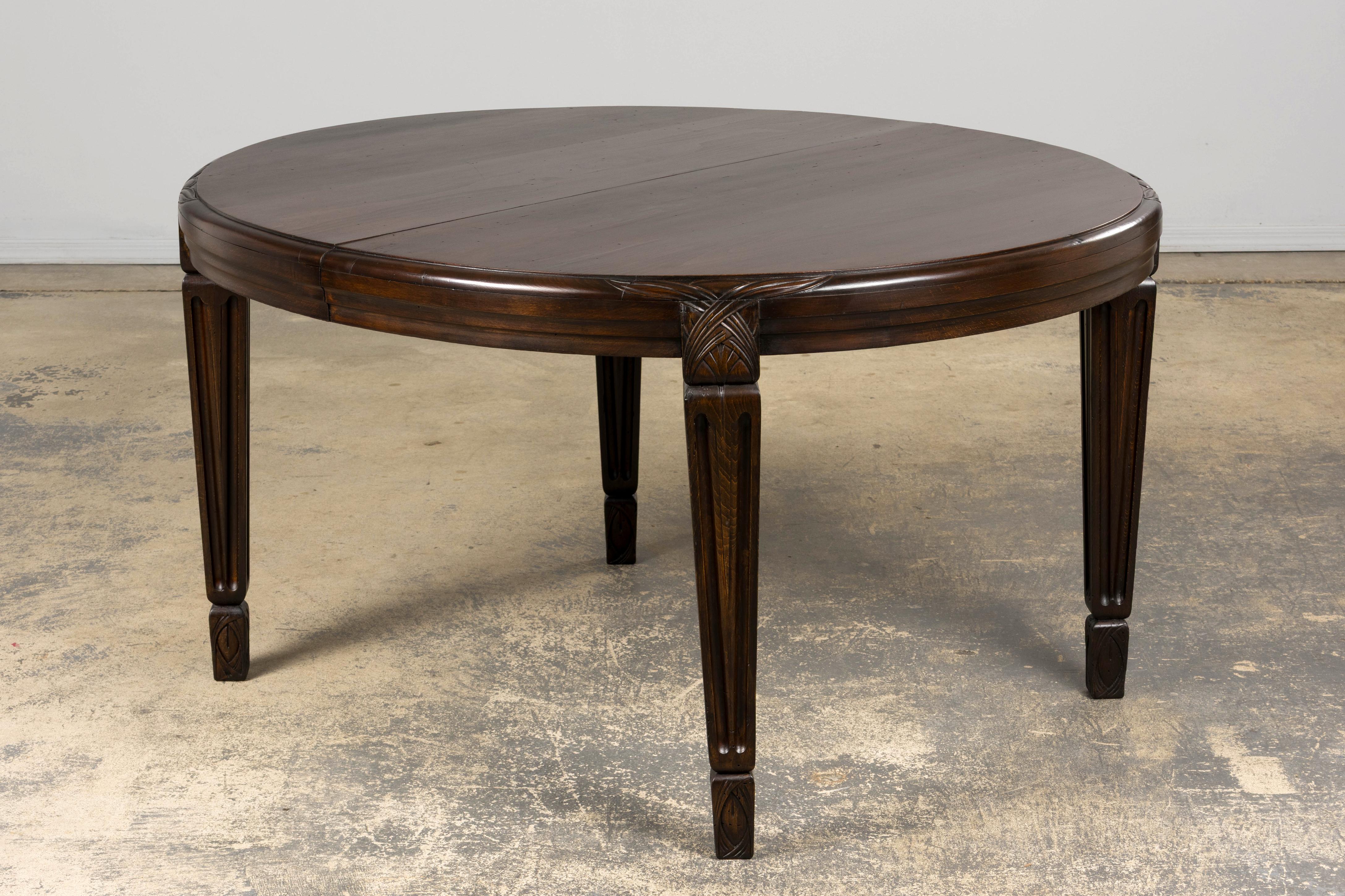 1940s French Art Deco Oval Maple Dining Table For Sale 9