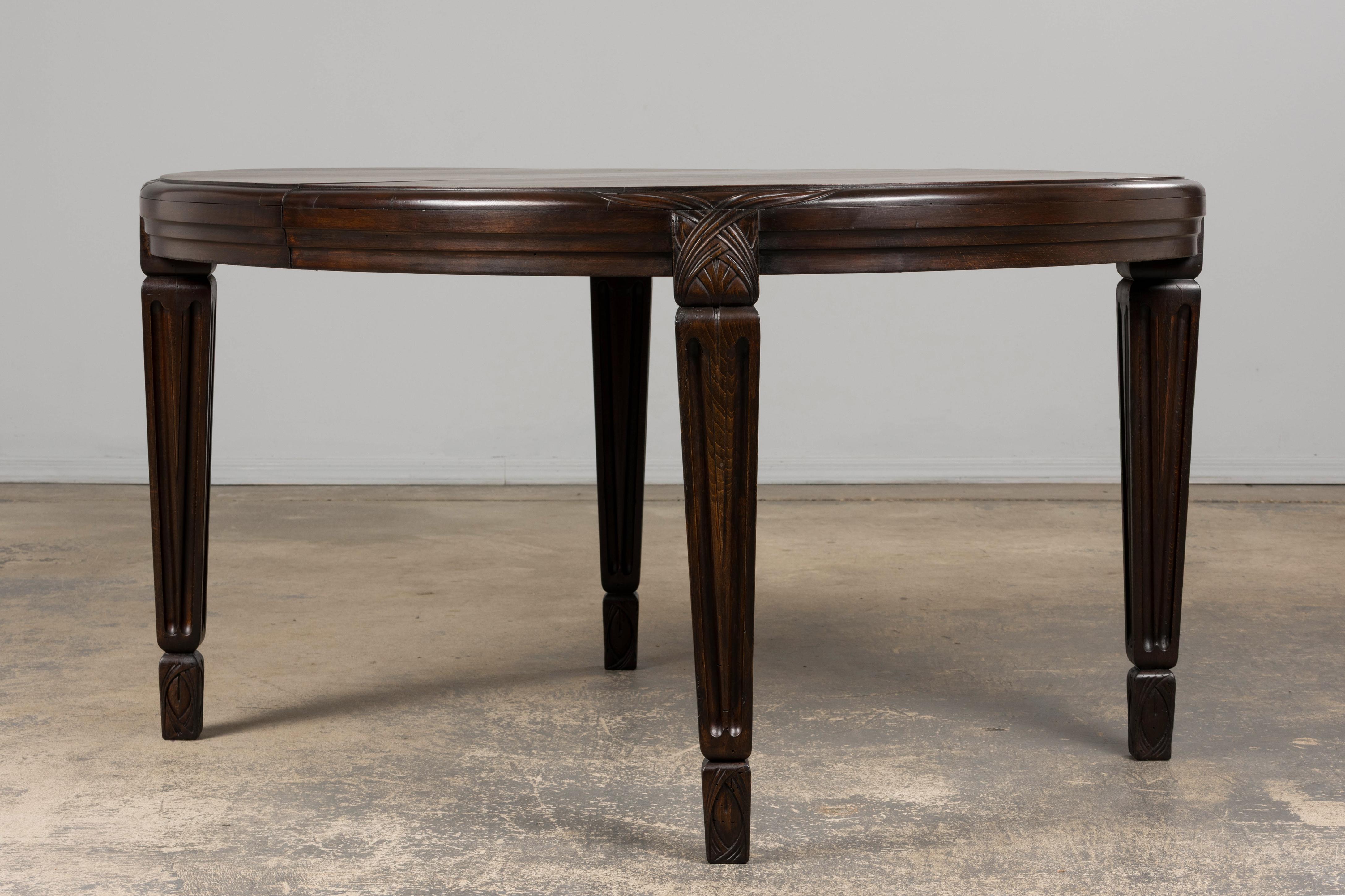 1940s French Art Deco Oval Maple Dining Table For Sale 10