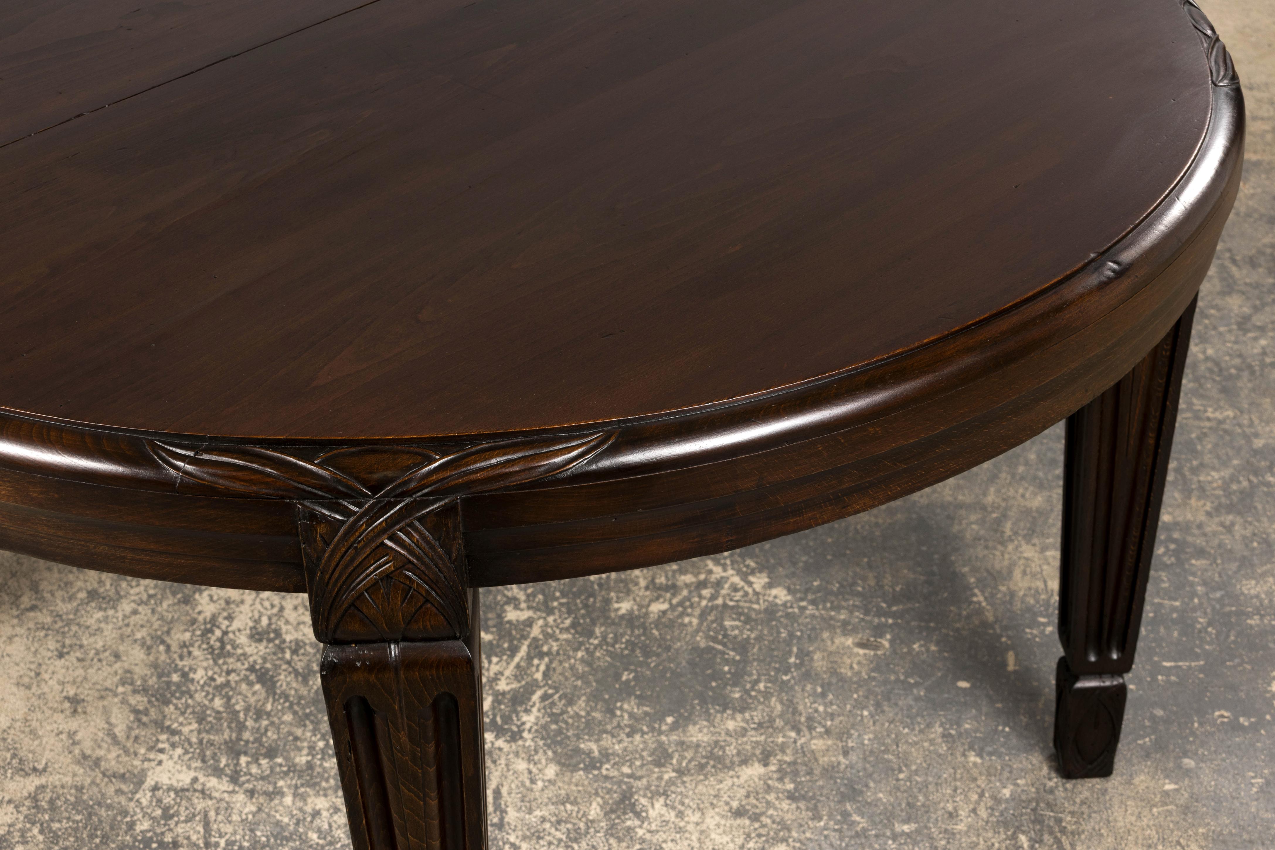 1940s French Art Deco Oval Maple Dining Table For Sale 11