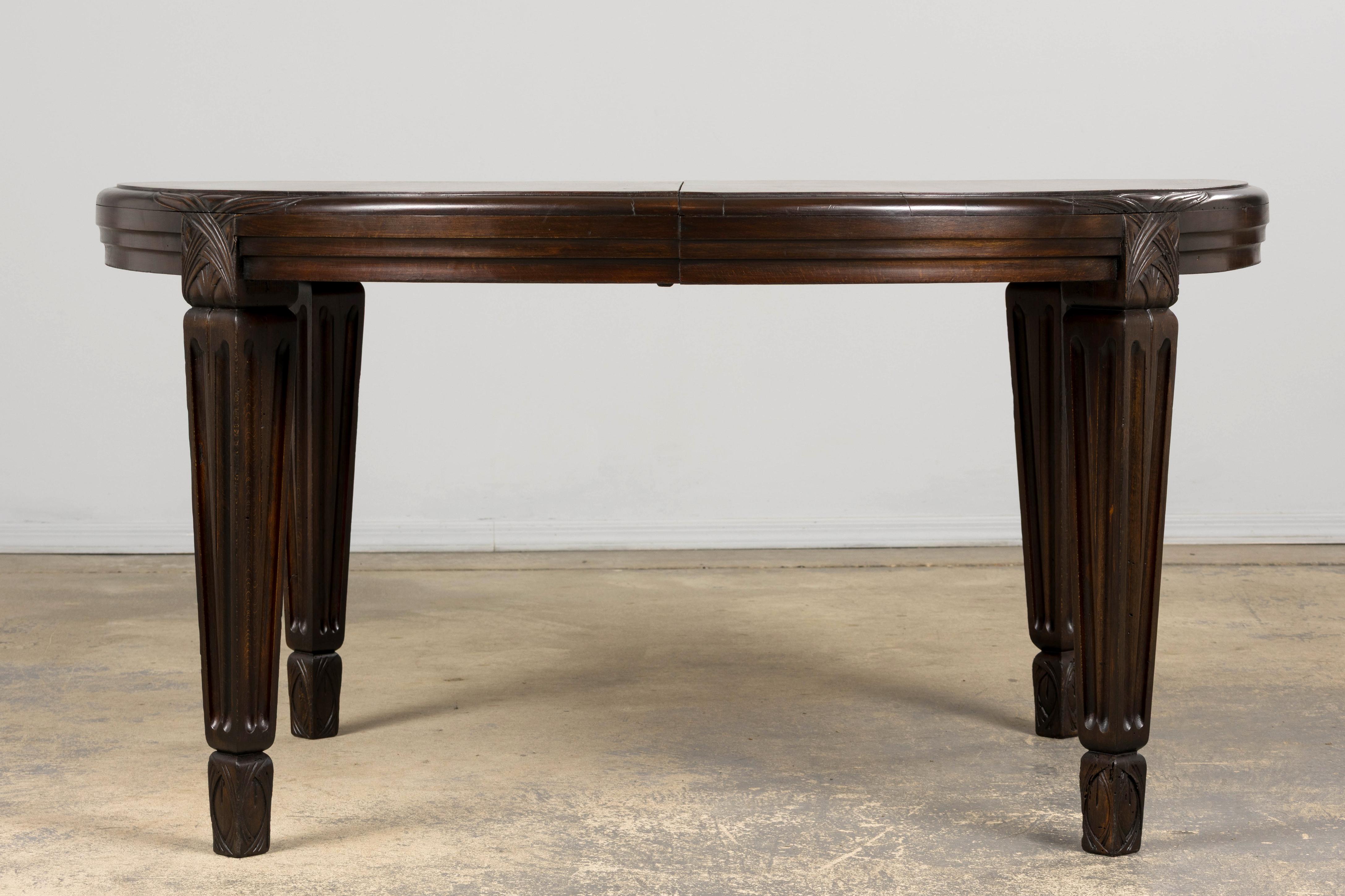 1940s French Art Deco Oval Maple Dining Table For Sale 12