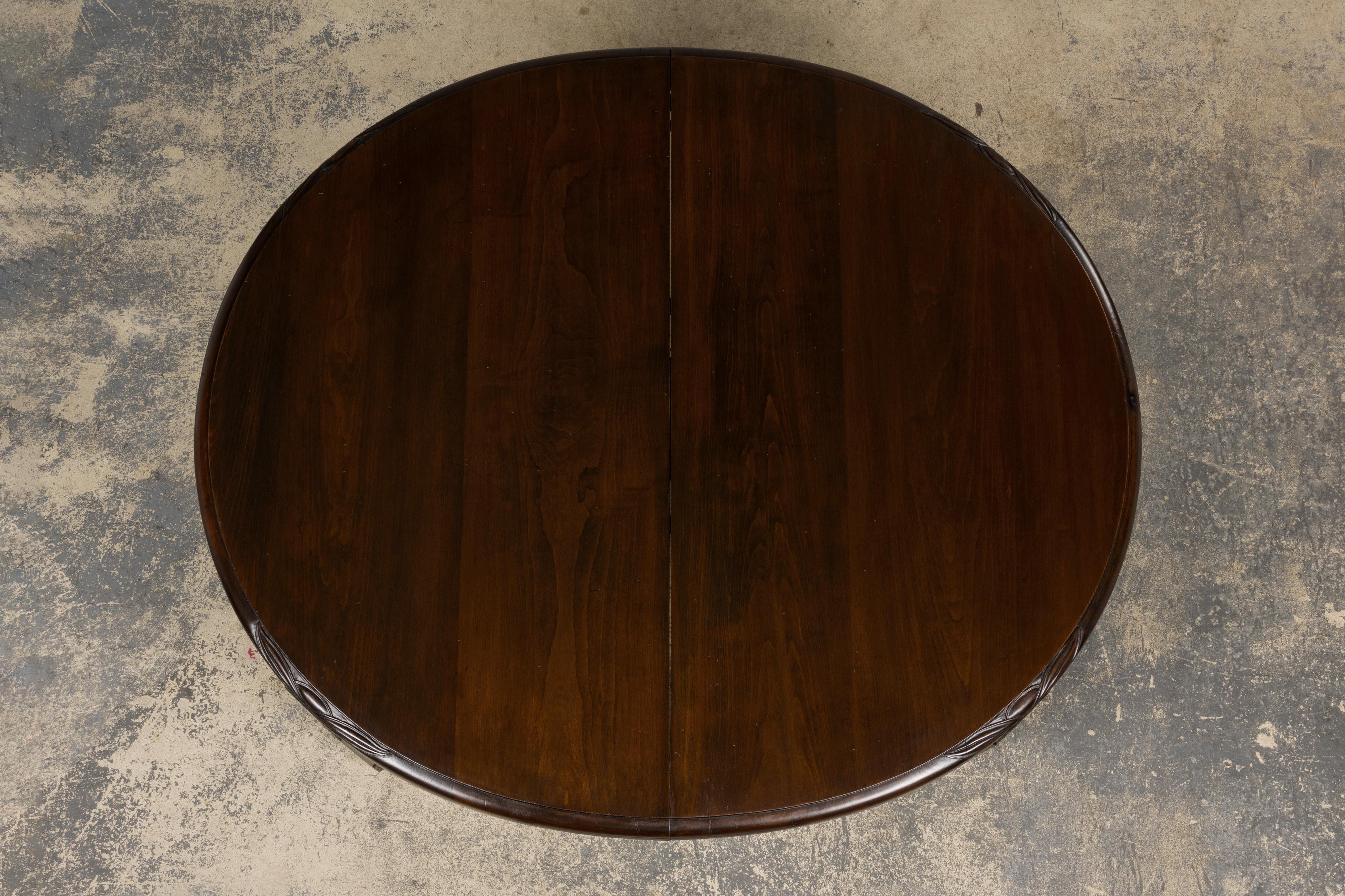 20th Century 1940s French Art Deco Oval Maple Dining Table For Sale
