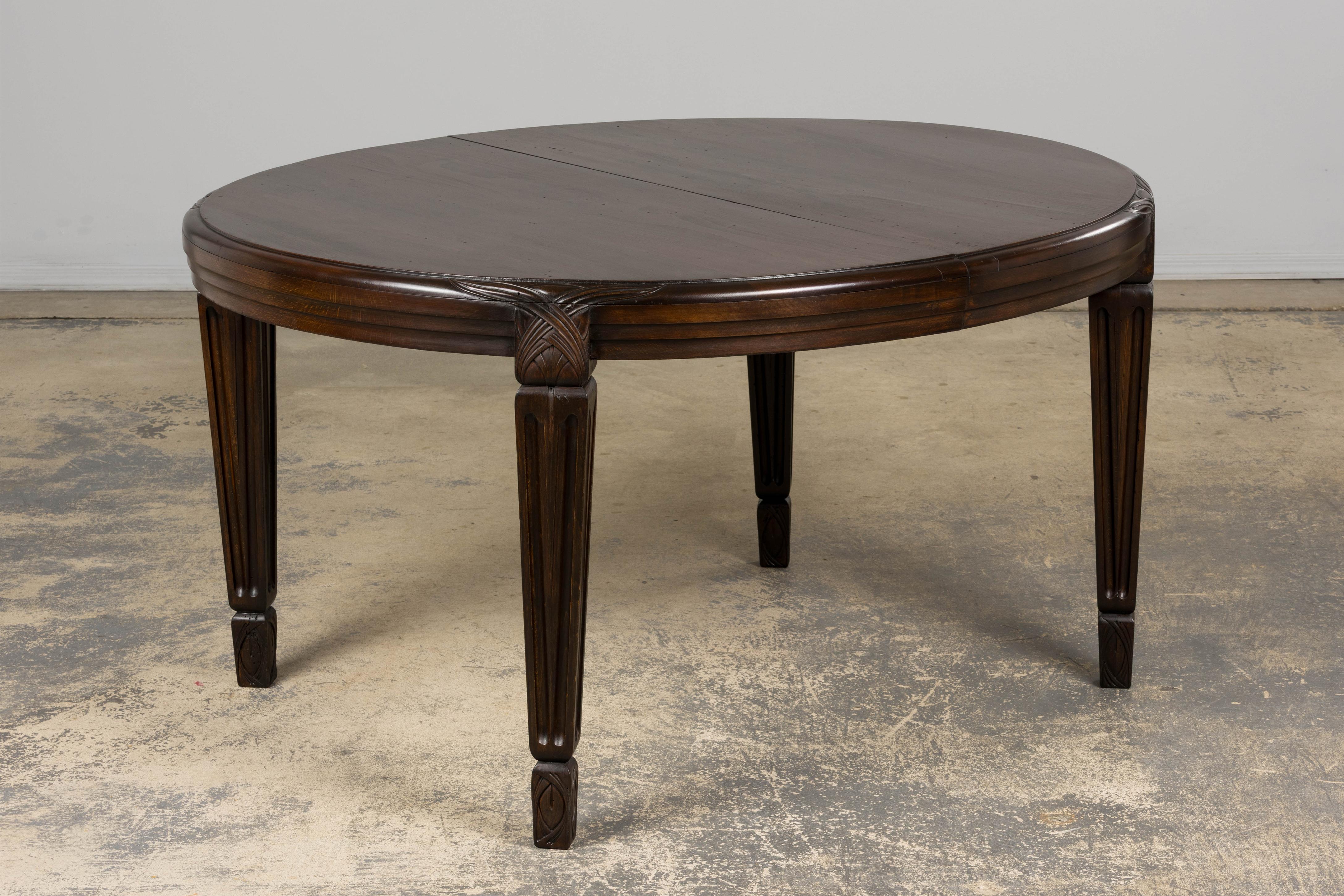 1940s French Art Deco Oval Maple Dining Table For Sale 3