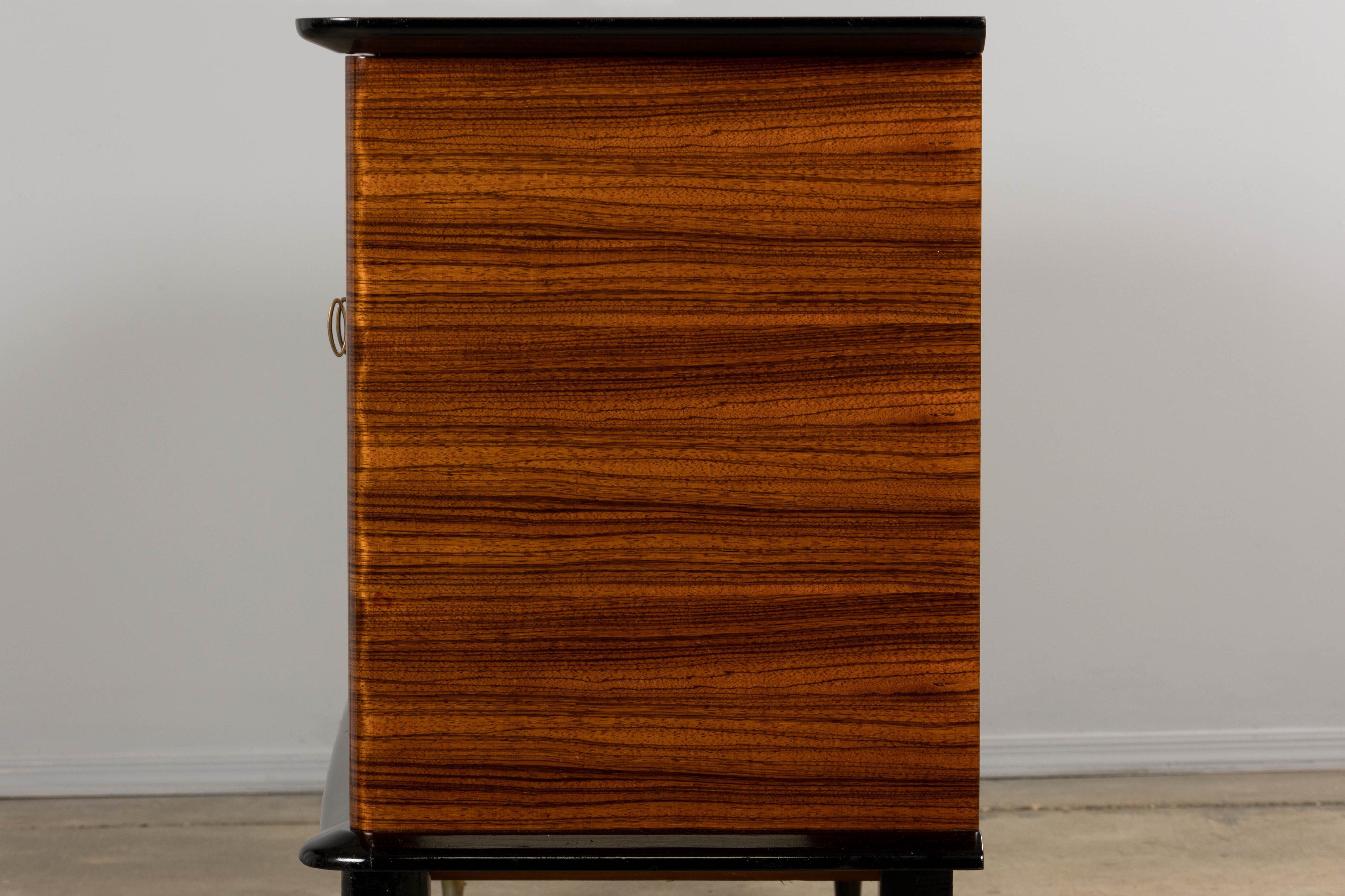 Aparador francés Art Déco de palisandro de los años 40 en venta 8