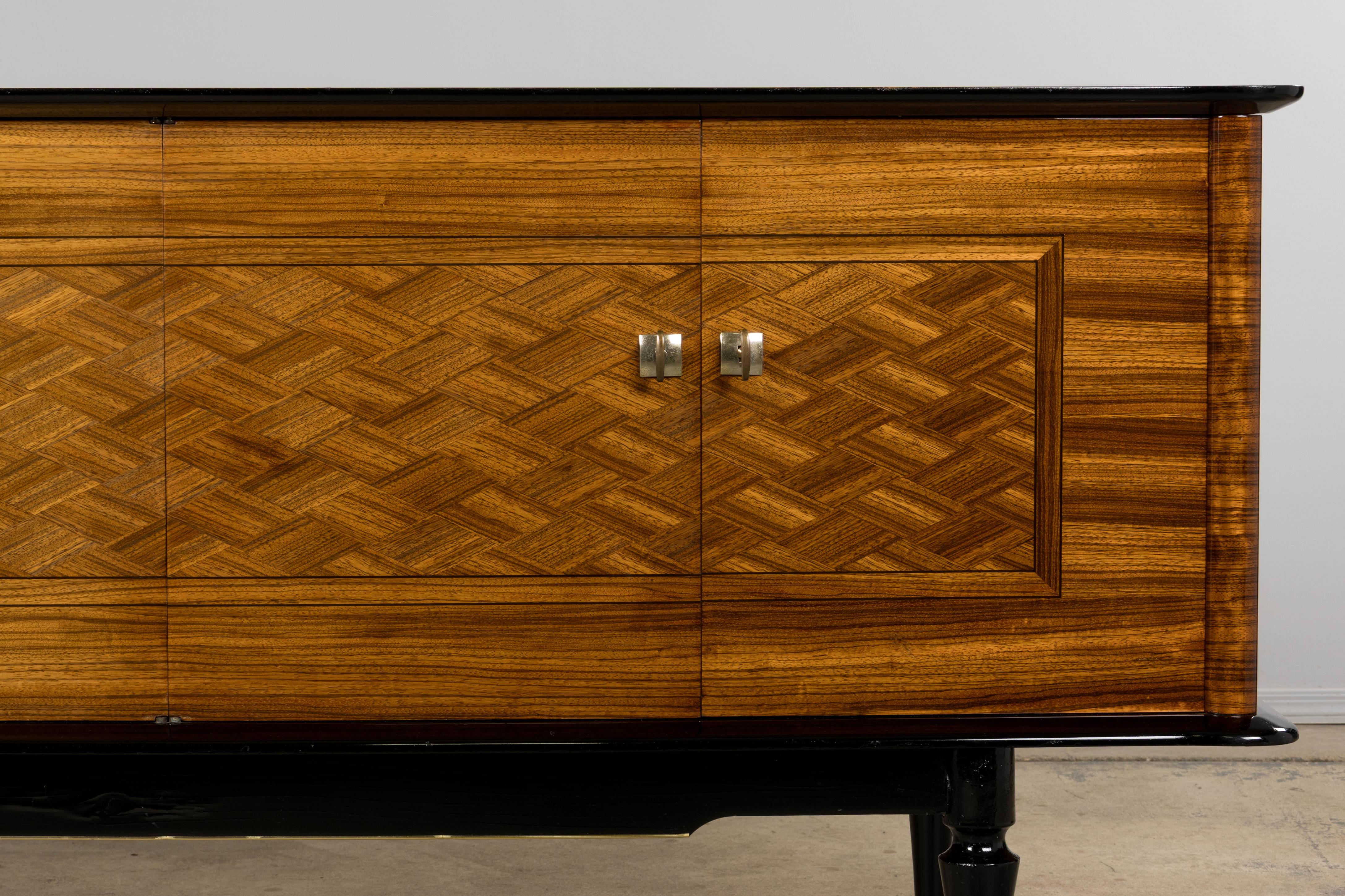 Aparador francés Art Déco de palisandro de los años 40 Art Decó en venta