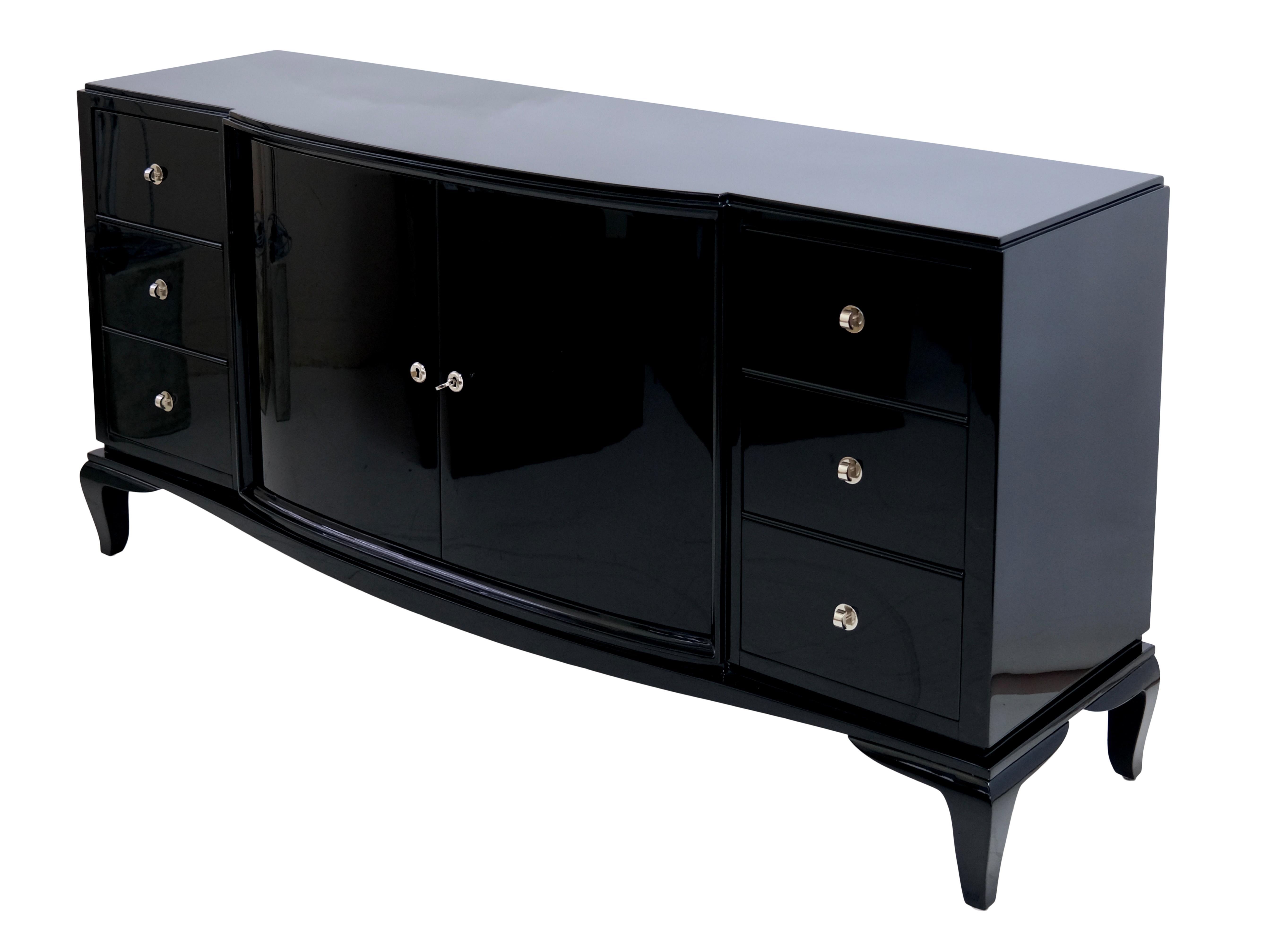 1940s French Art Deco Sideboard in Black Piano Lacquer with Drawers and Doors In Good Condition For Sale In Ulm, DE