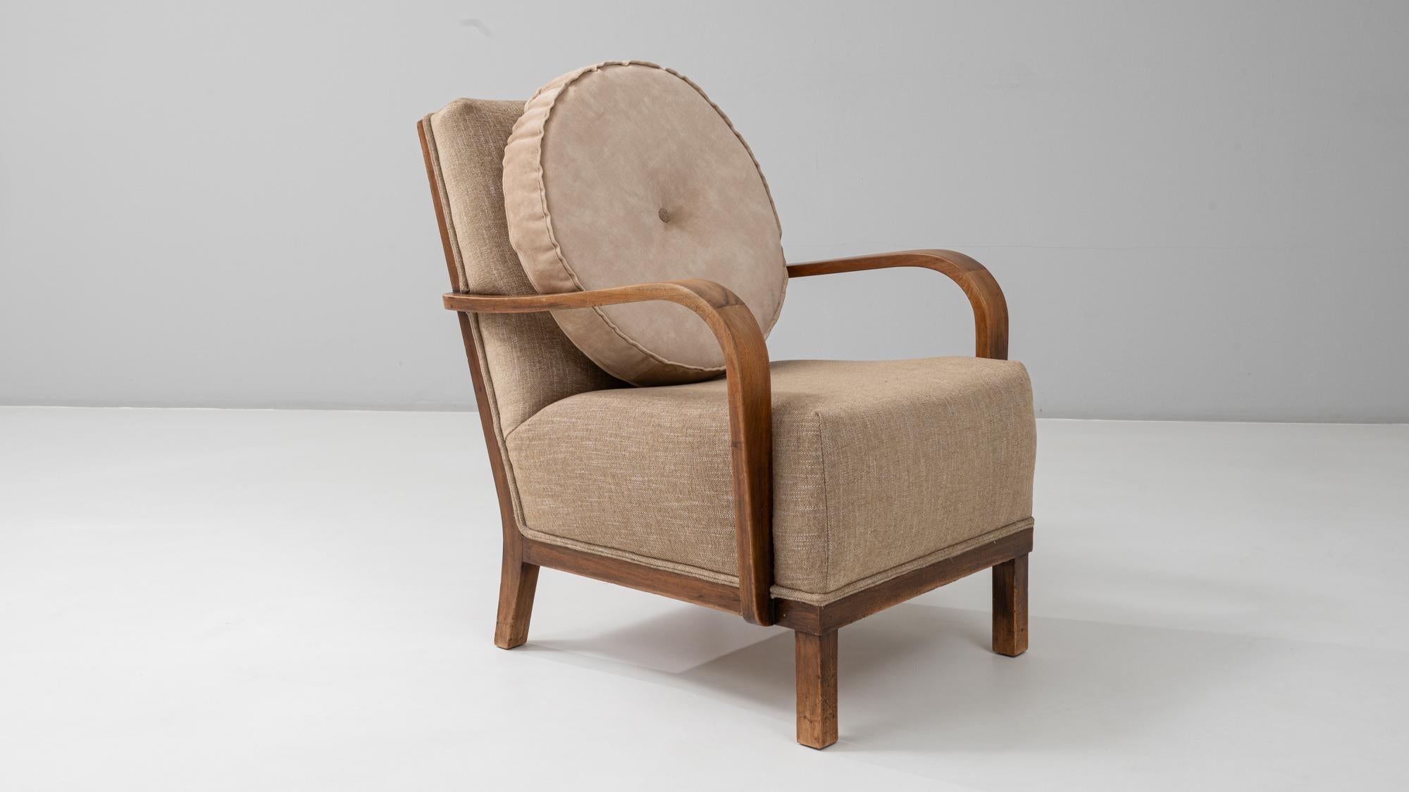 1940s French Art Deco Style Upholstering Lounge Chair With Curved Arms en venta 3