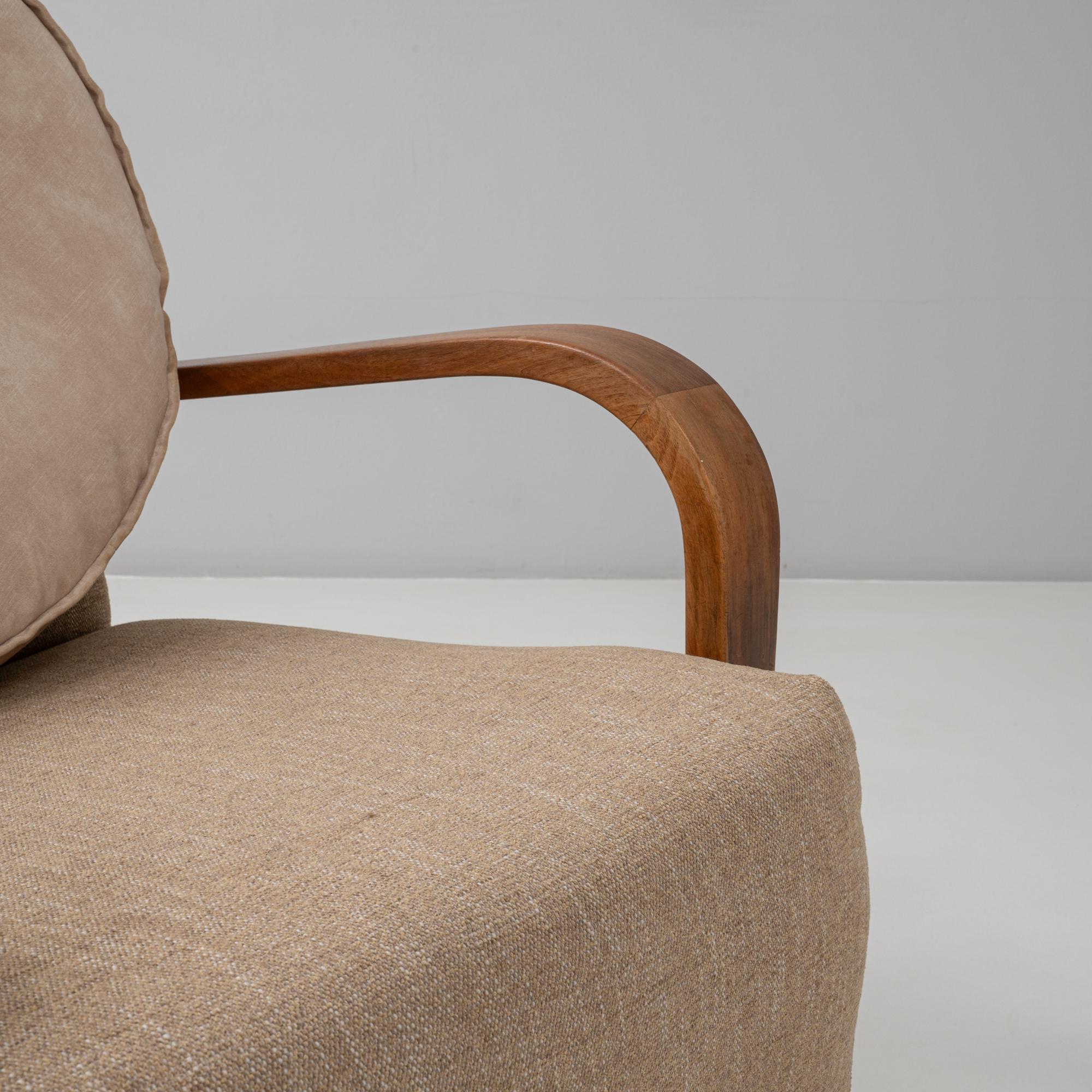 1940s French Art Deco Style Upholstering Lounge Chair With Curved Arms en venta 5